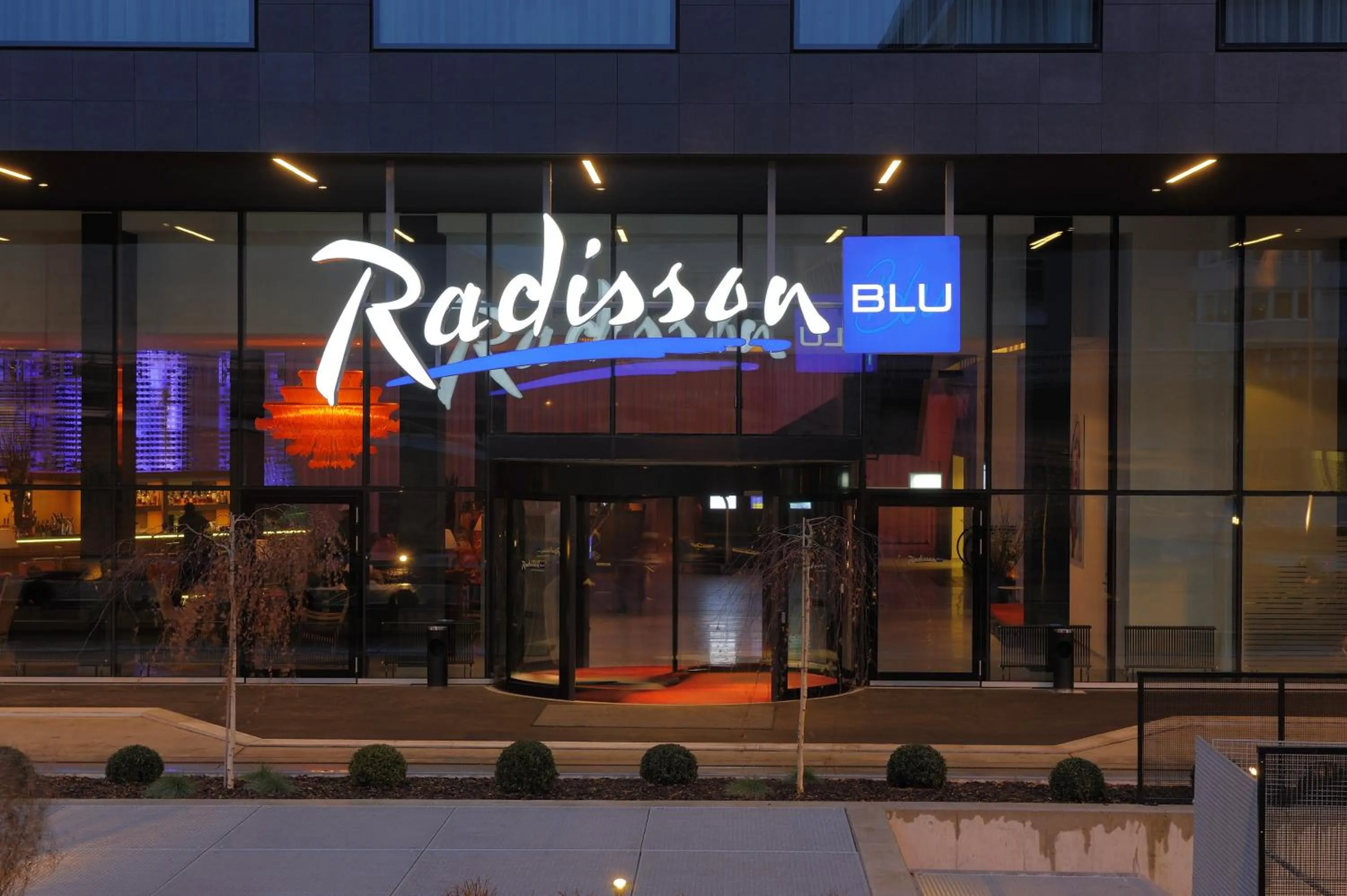 Facade/entrance in Radisson Blu Hotel Zurich Airport