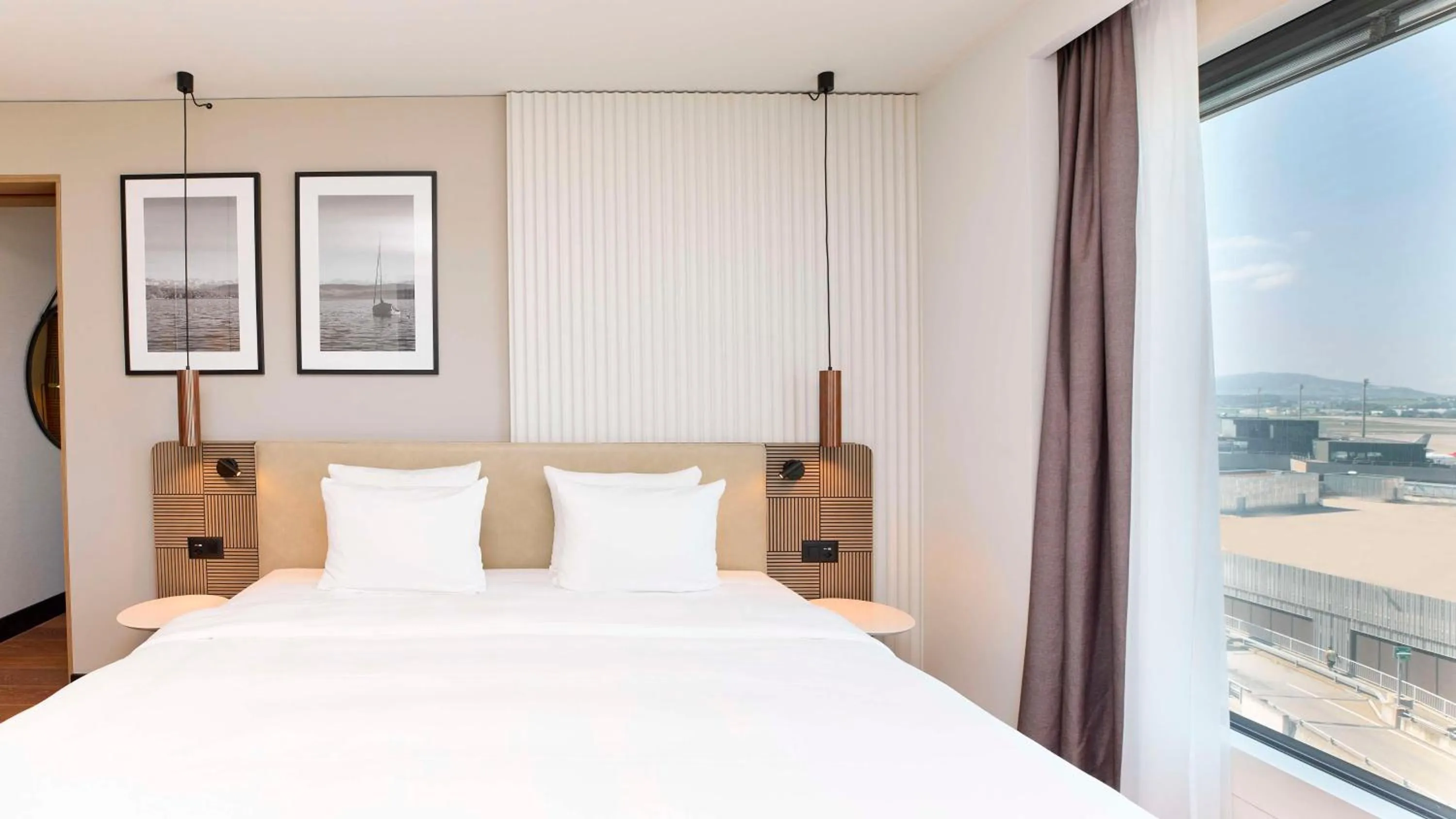 Photo of the whole room, Bed in Radisson Blu Hotel Zurich Airport