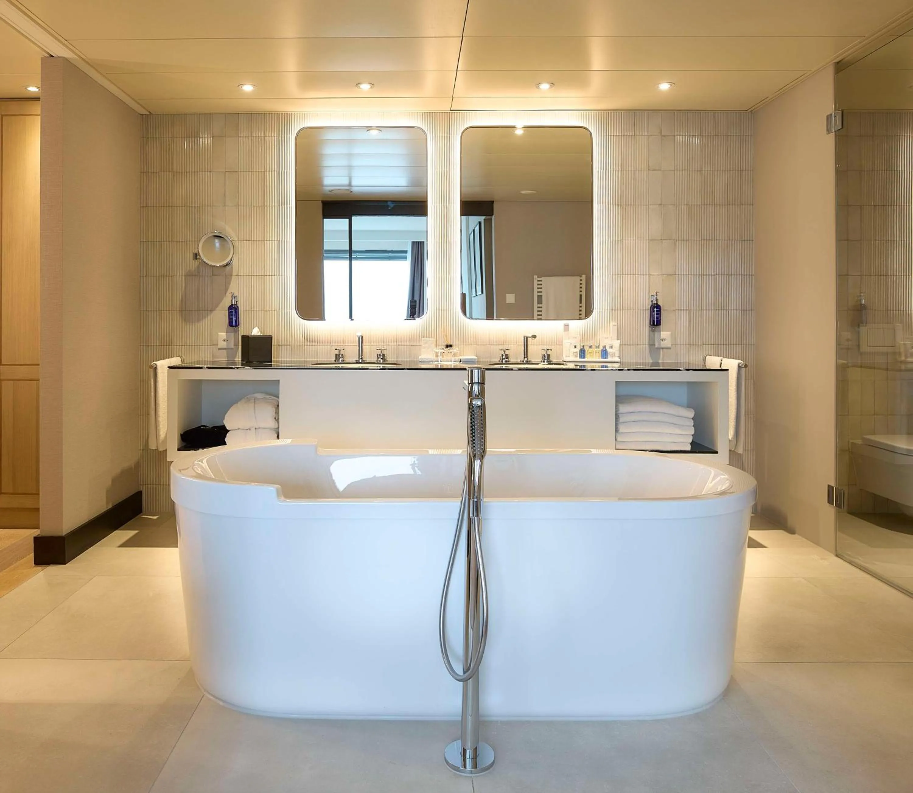 Bathroom in Radisson Blu Hotel Zurich Airport