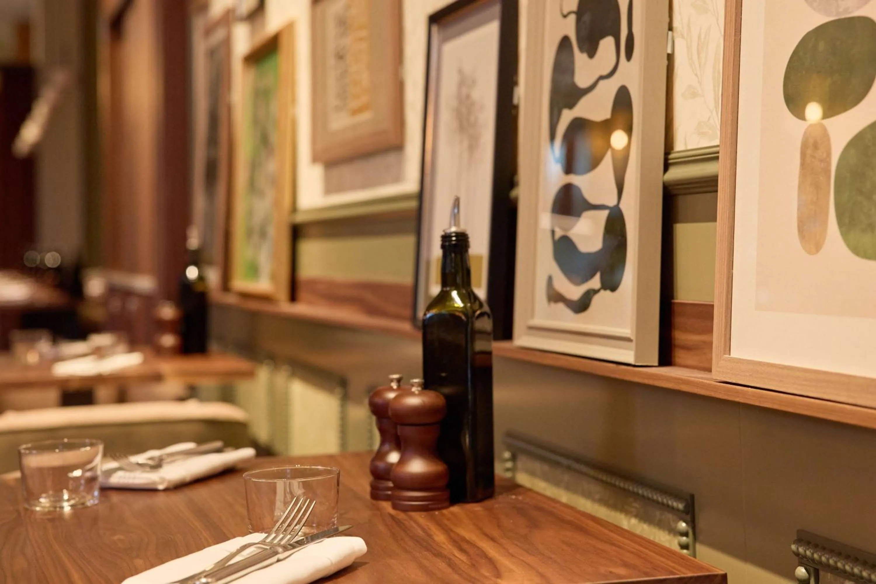 Restaurant/places to eat in Radisson Blu Hotel Zurich Airport