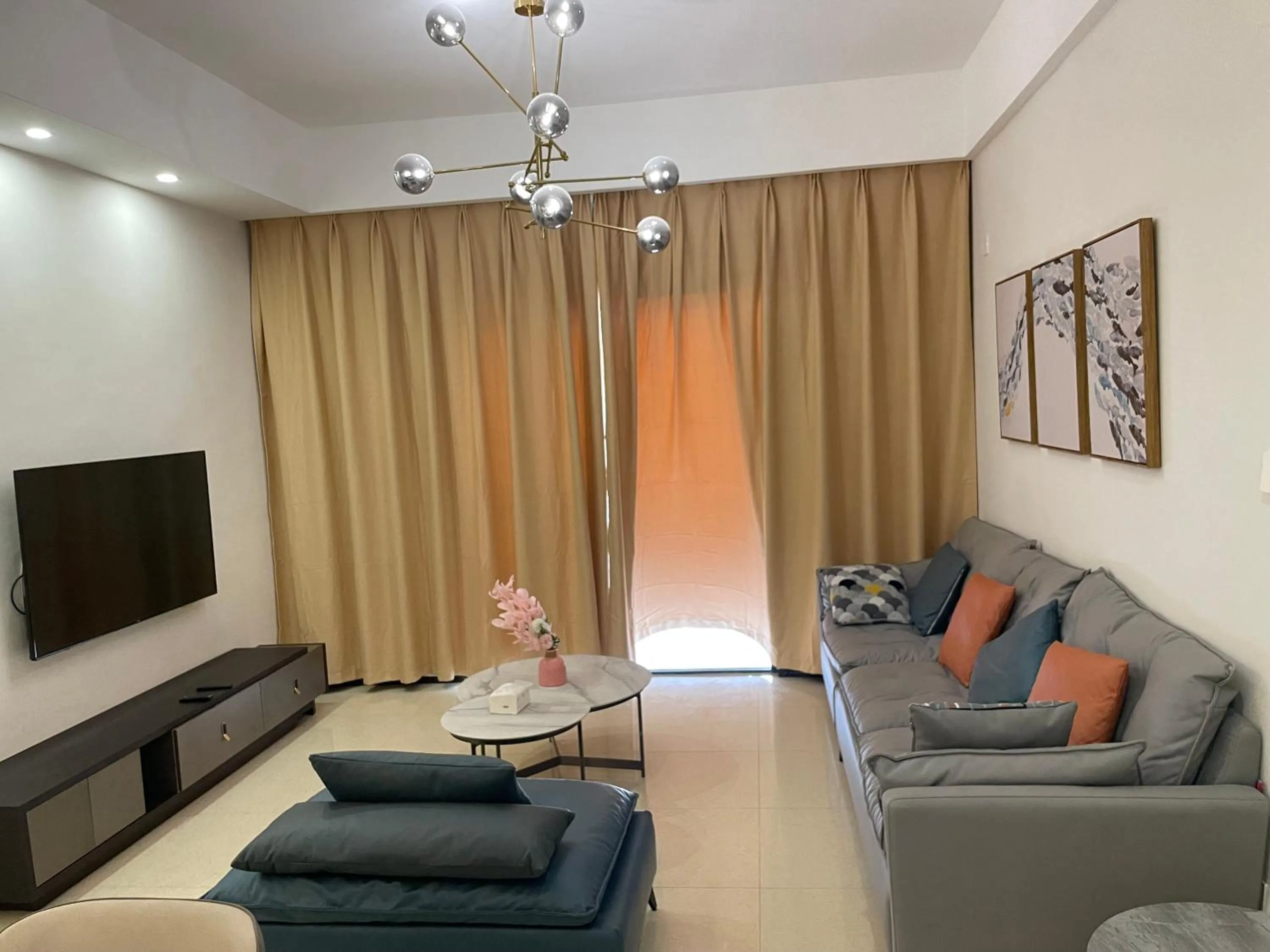 TV and multimedia in Rose Garden Private Apartment By LINK