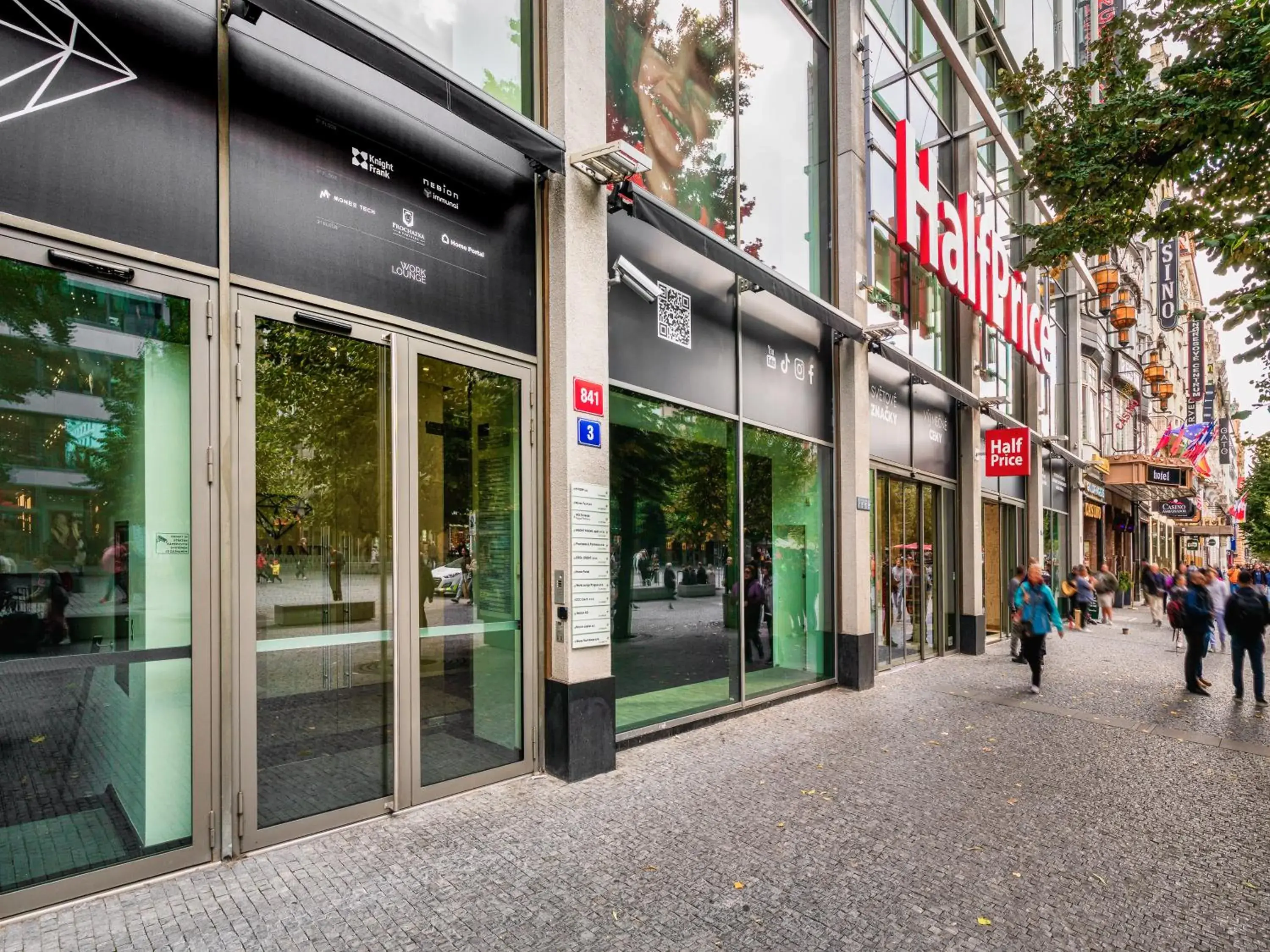 Facade/entrance in VN3 Terraces Suites by Adrez Facade/entrance in VN3 Terraces Suites by Adrez