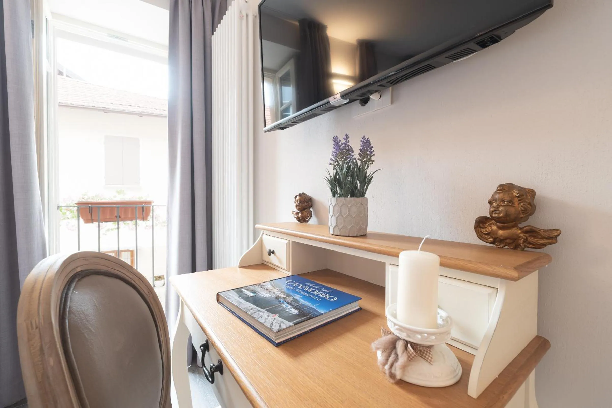 TV and multimedia in Antico Borgo B&B Cannobio