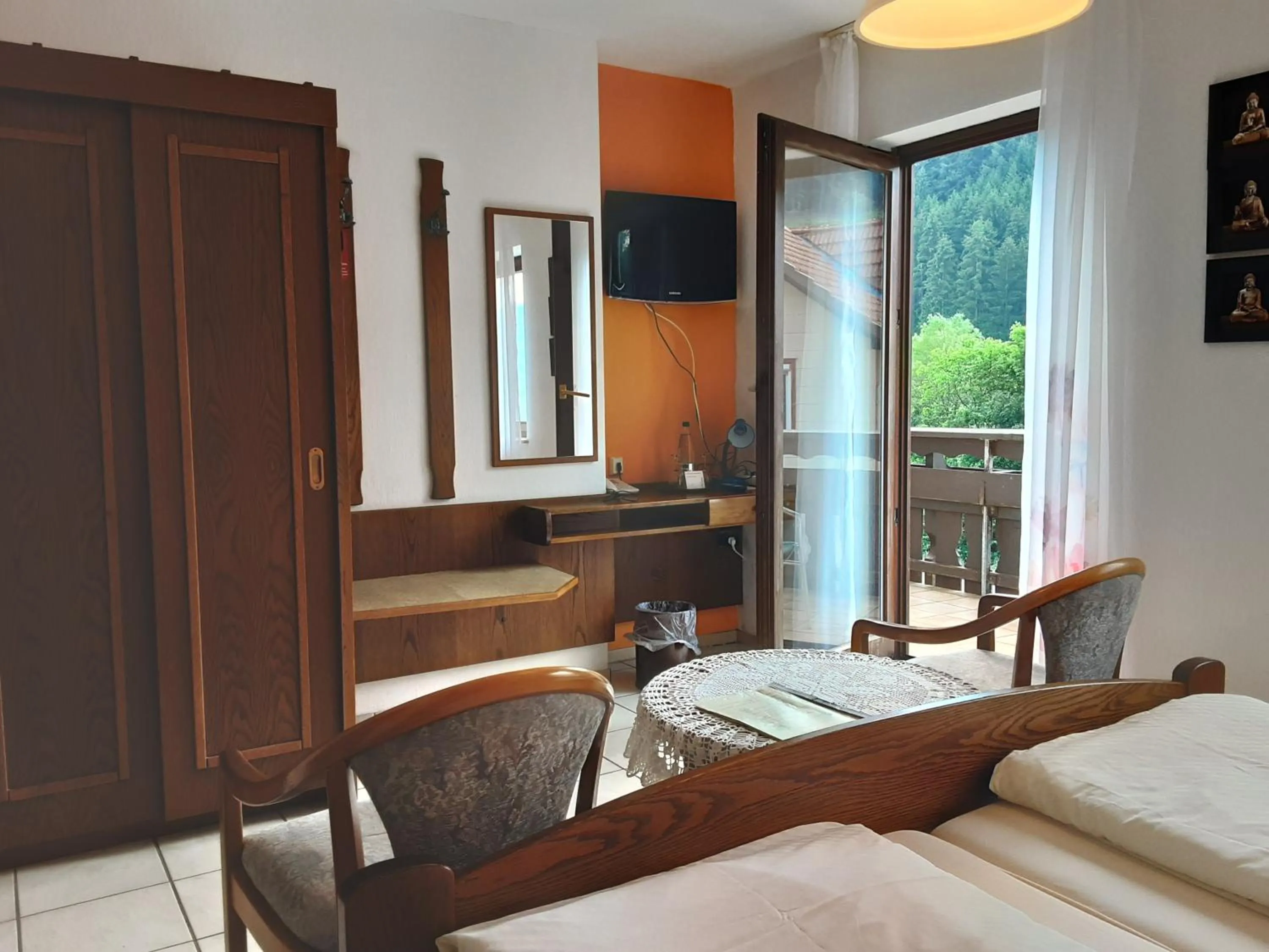 Bedroom, Bed in Hotel Gasthof Zur Krone