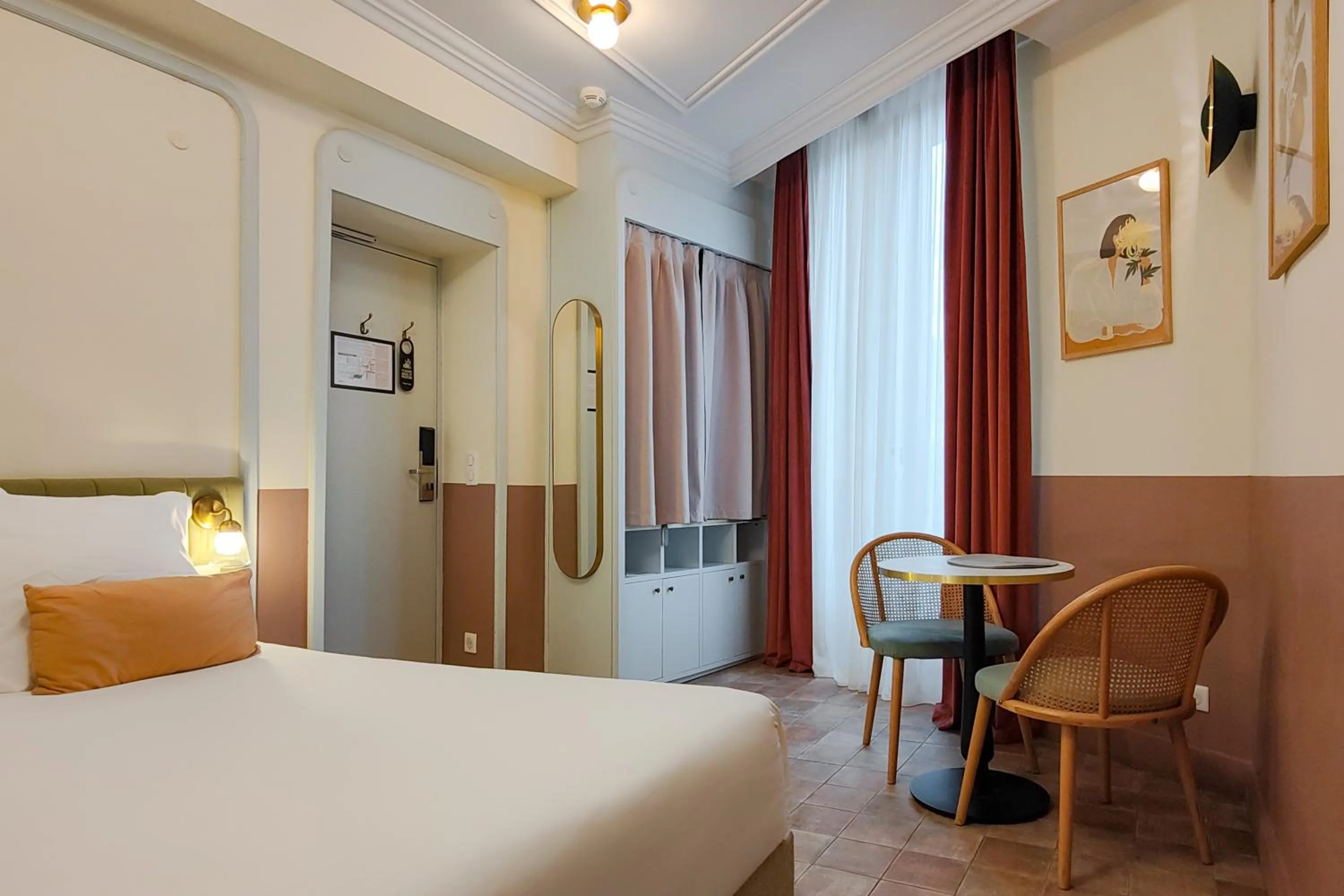 Photo of the whole room, Bed in Hotel Aparthotel AMMI Vieux Nice