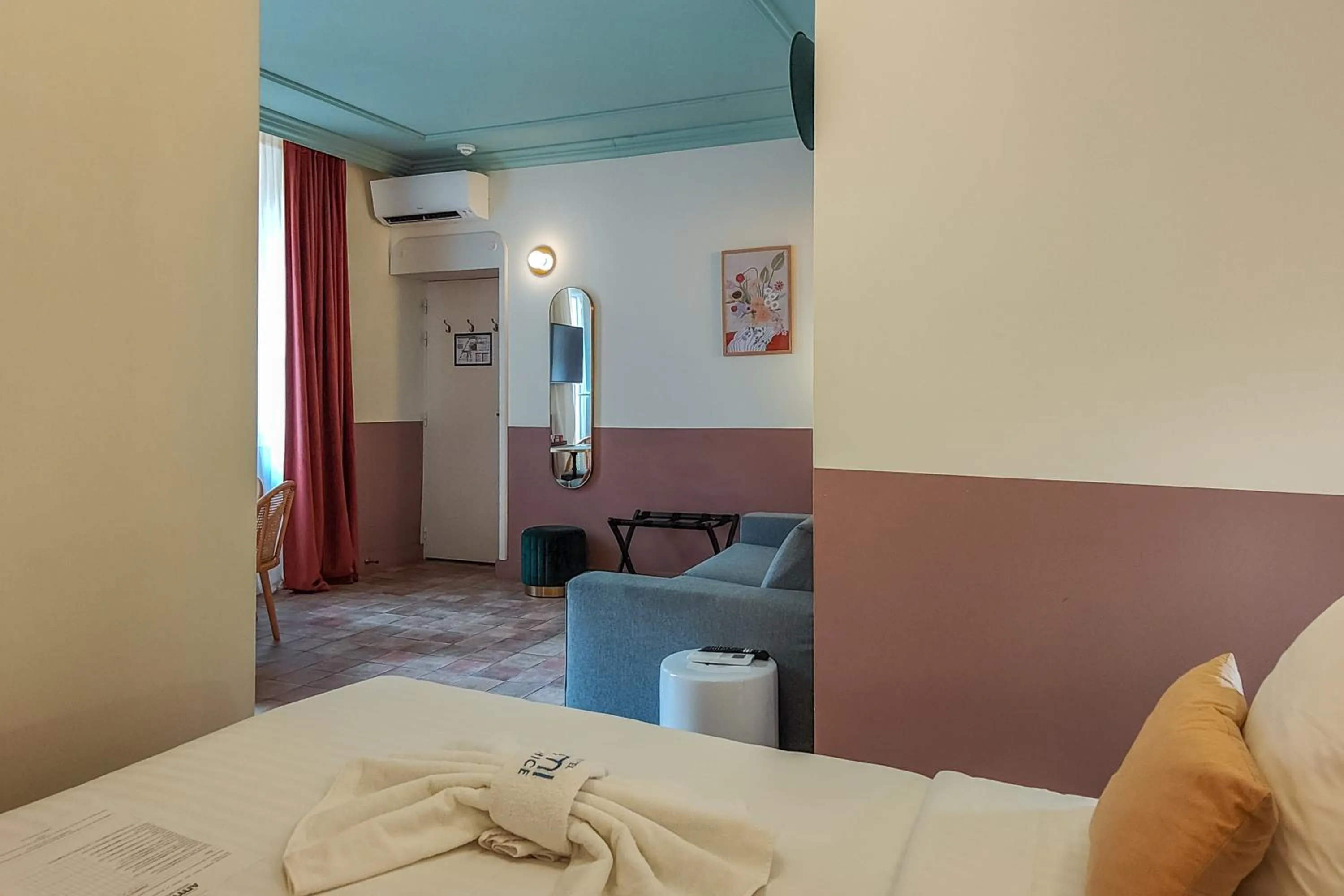 Photo of the whole room, Bed in Hotel Aparthotel AMMI Vieux Nice