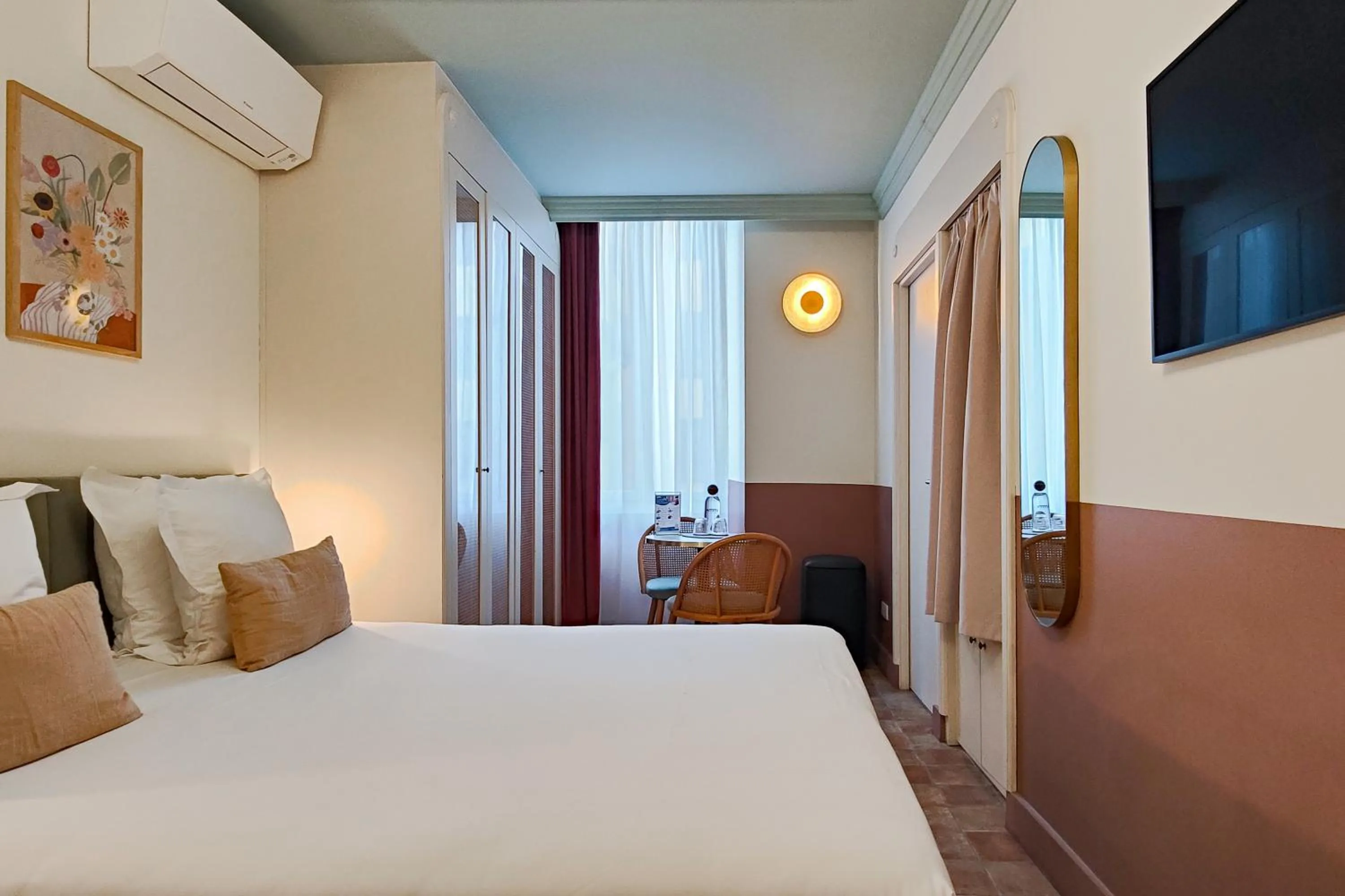 Photo of the whole room, Bed in Hotel Aparthotel AMMI Vieux Nice