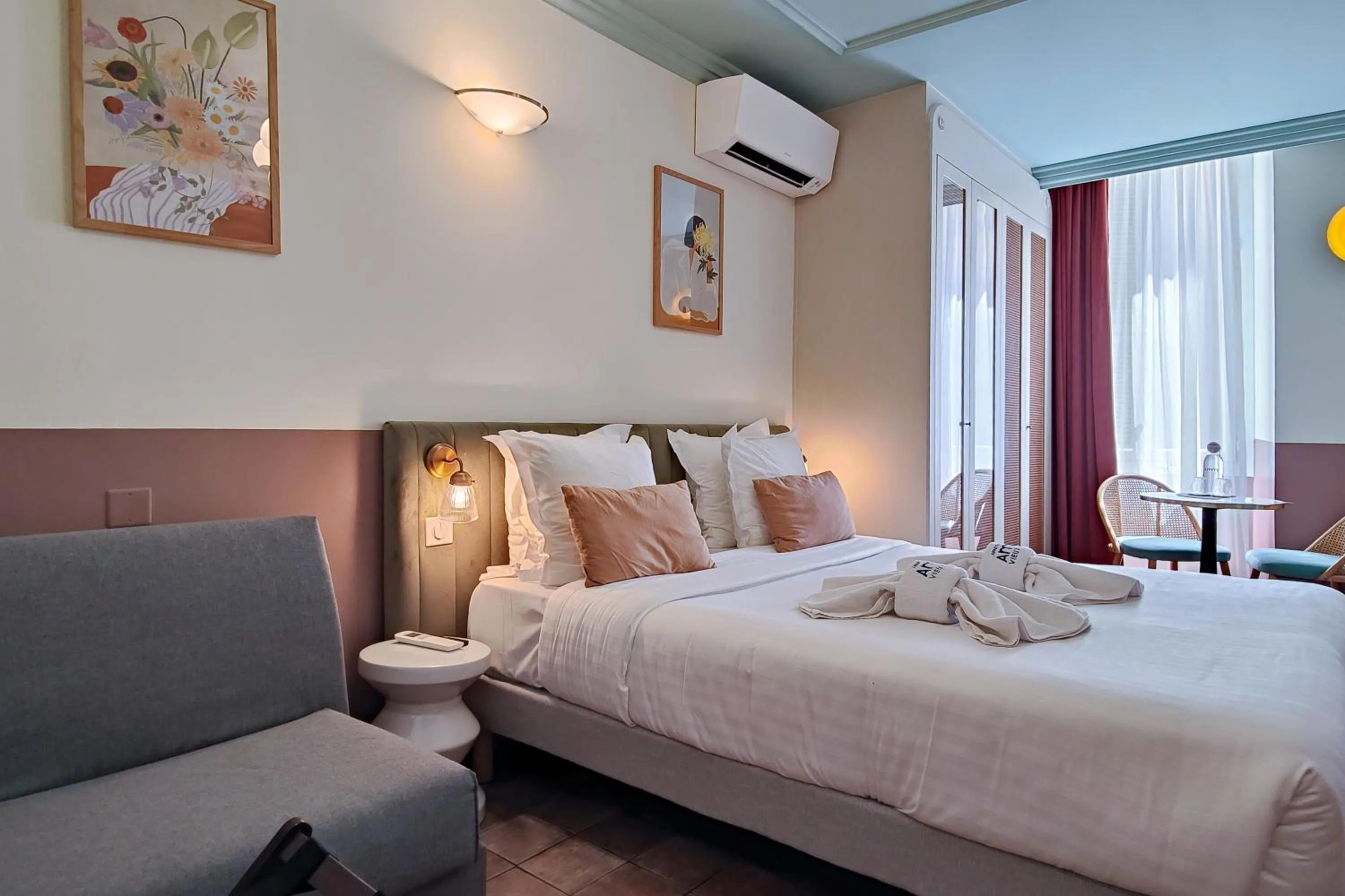 Photo of the whole room, Bed in Hotel Aparthotel AMMI Vieux Nice