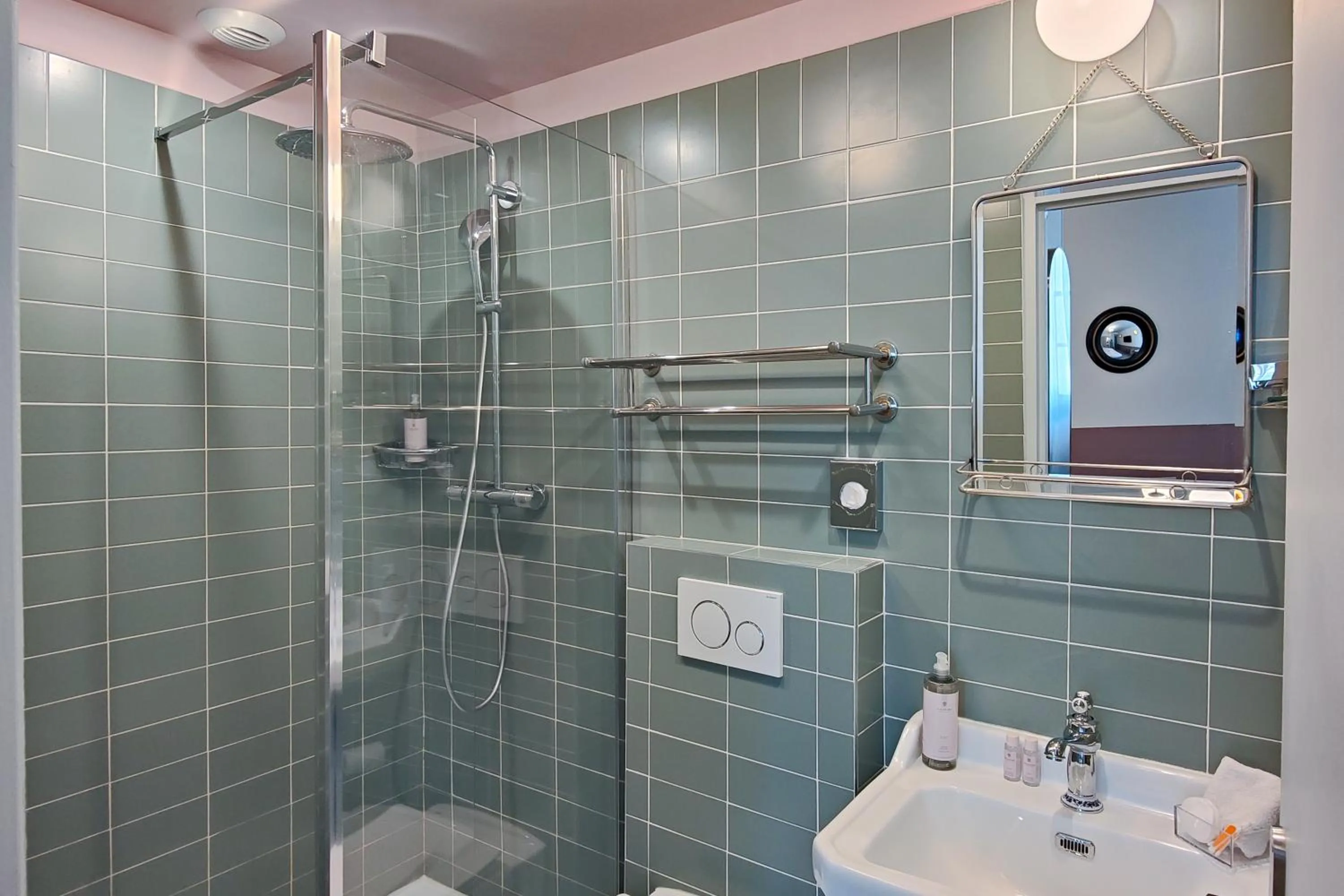 Bathroom in Hotel Aparthotel AMMI Vieux Nice