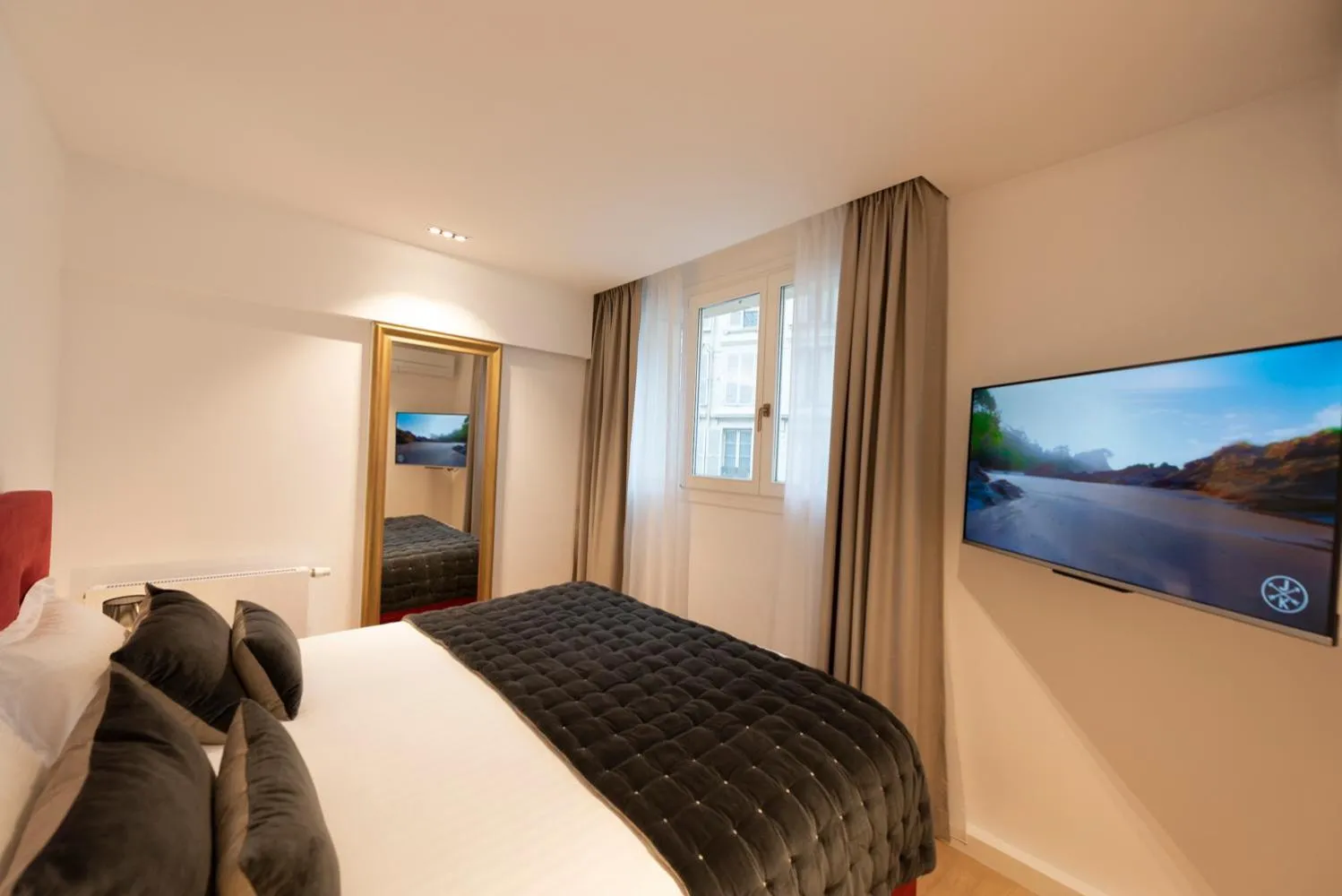 Other, Bed in Bistrot