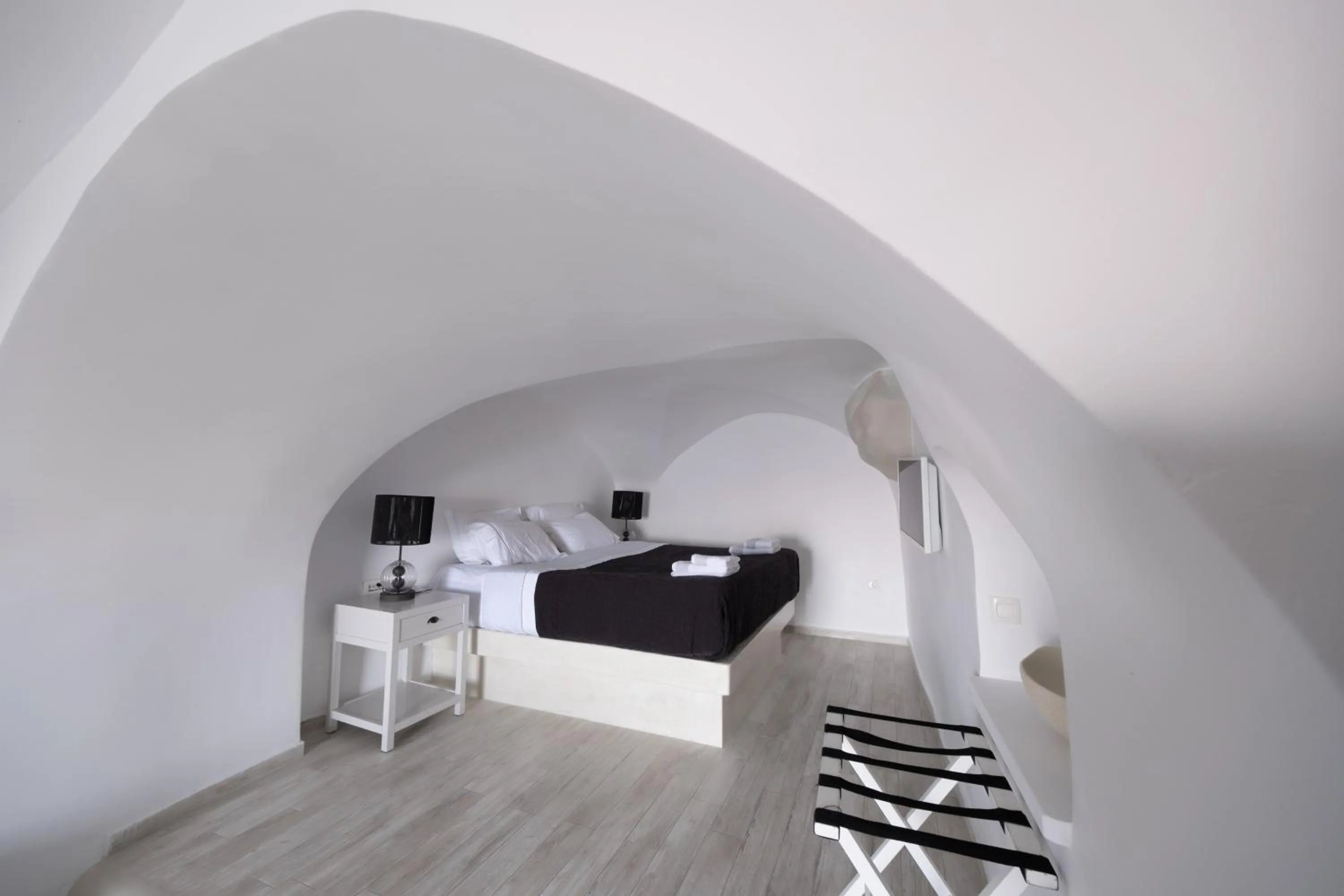 Anemos Cave Suites