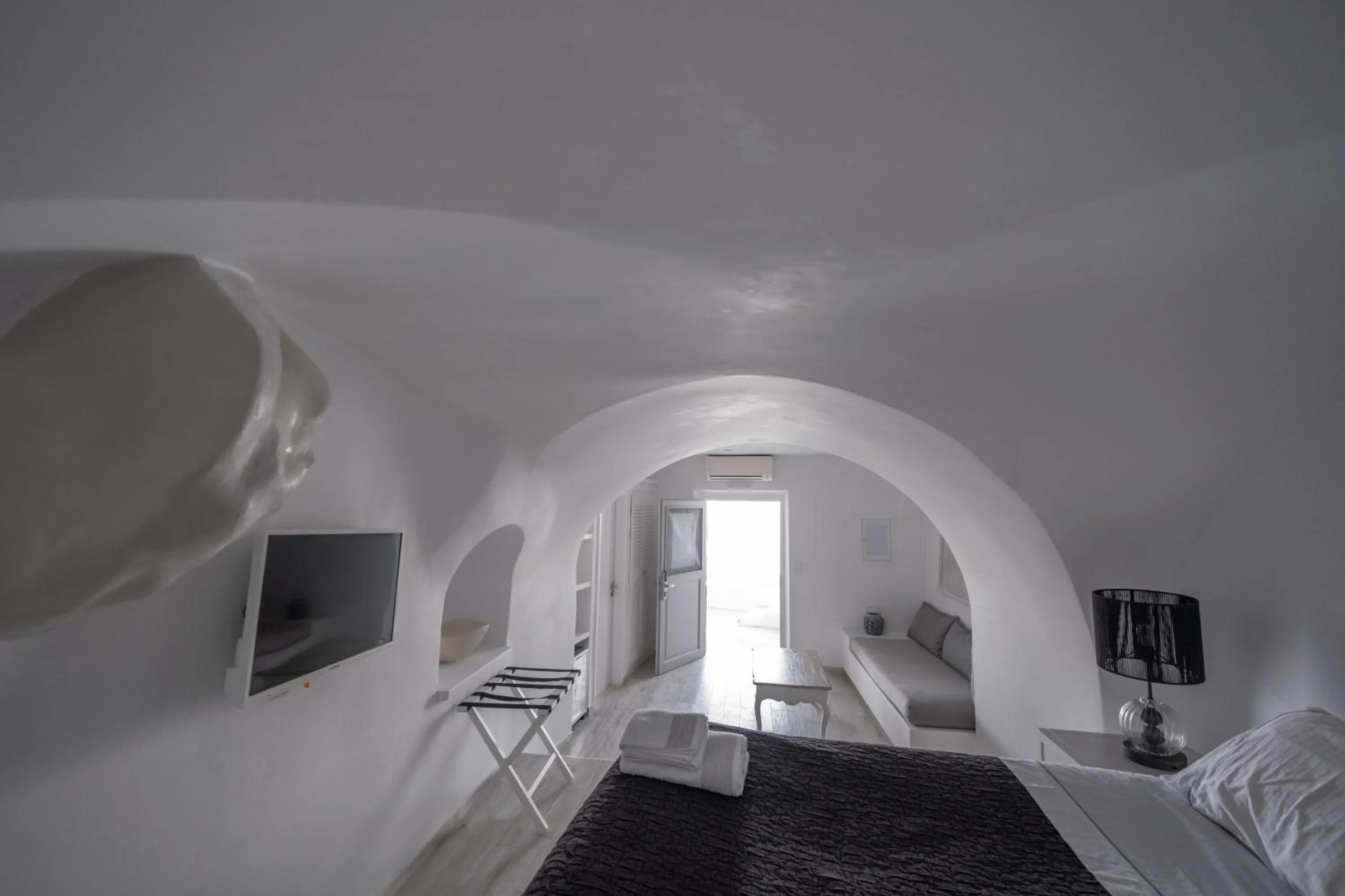 Anemos Cave Suites