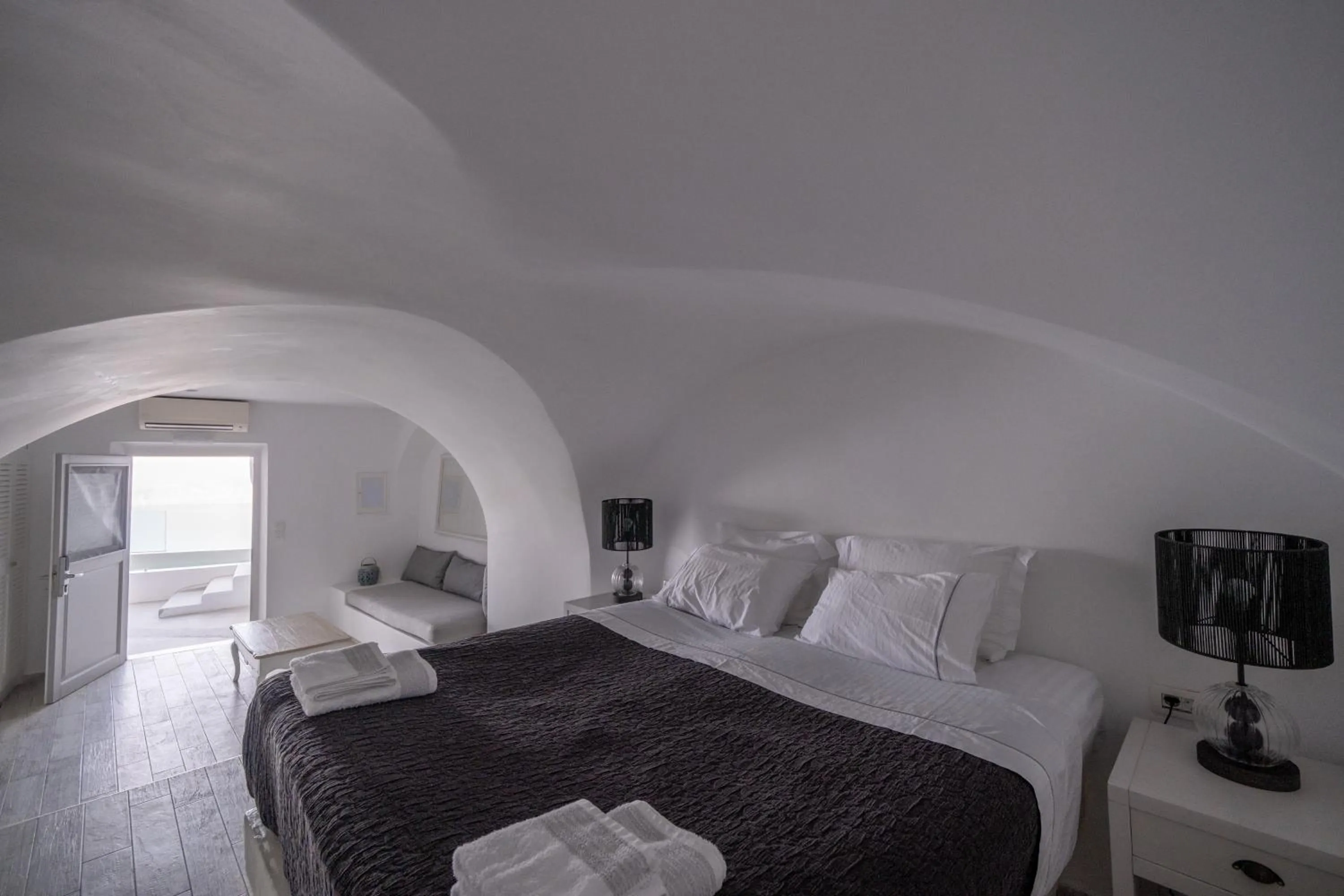Anemos Cave Suites