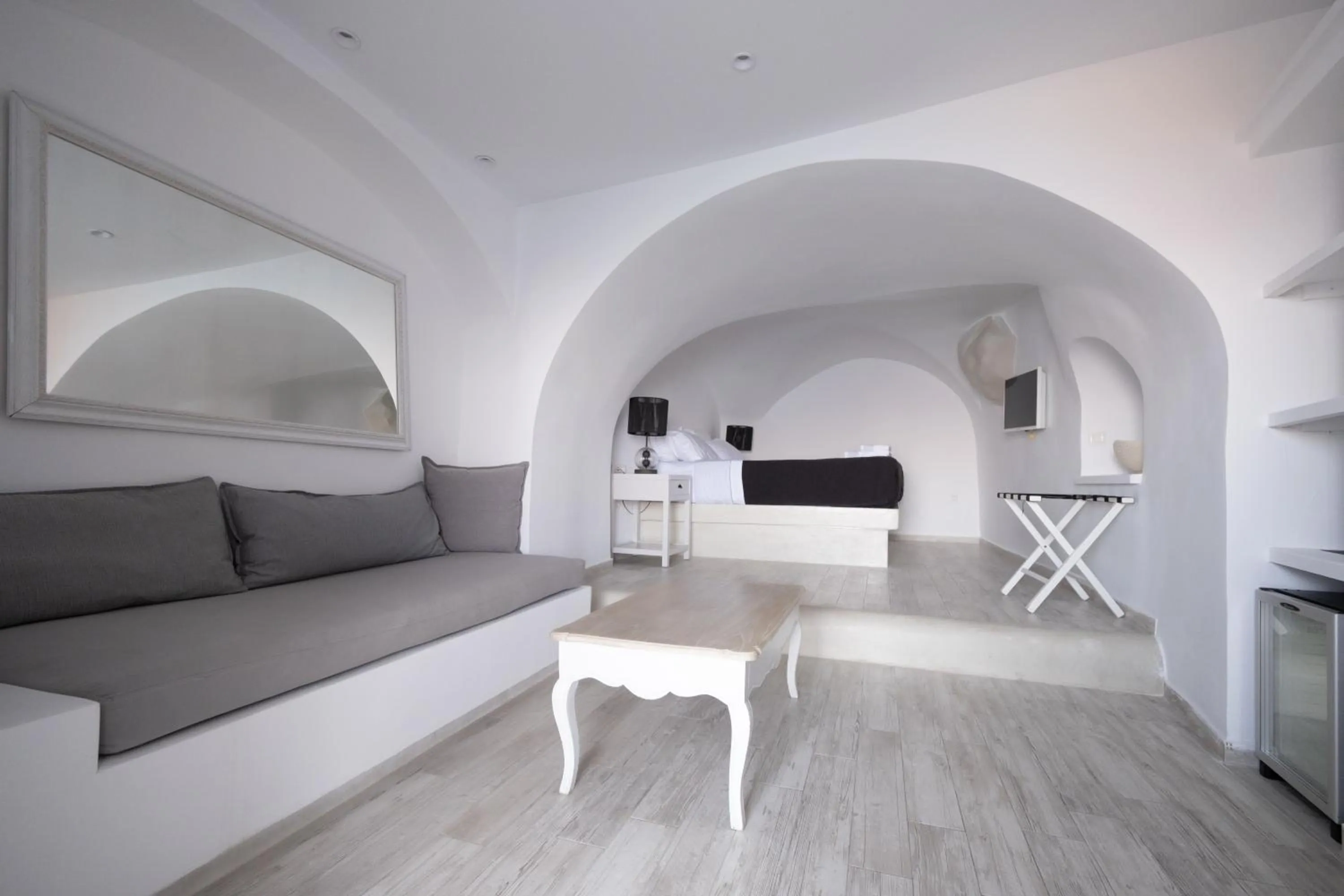 Anemos Cave Suites