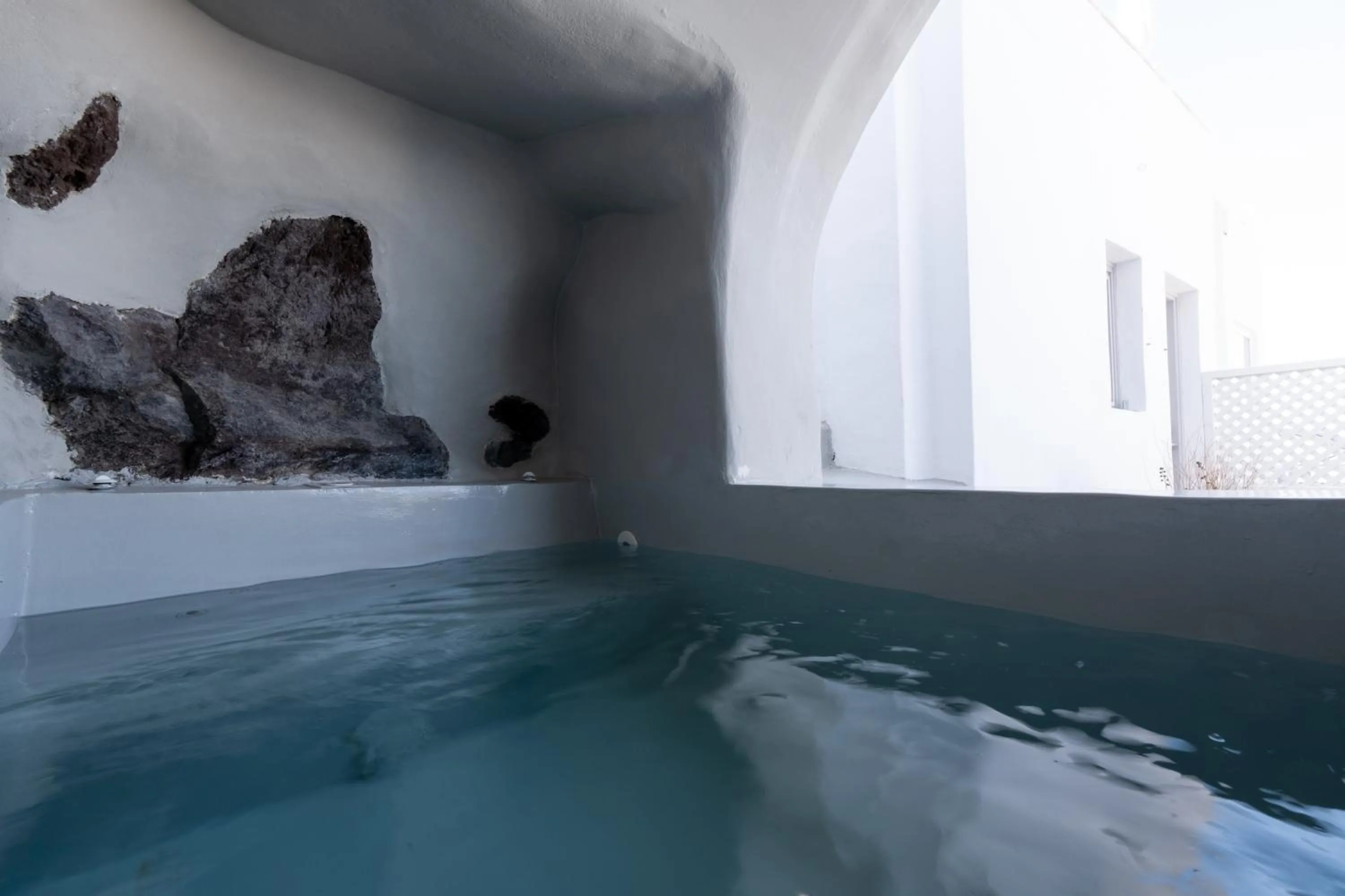 Anemos Cave Suites
