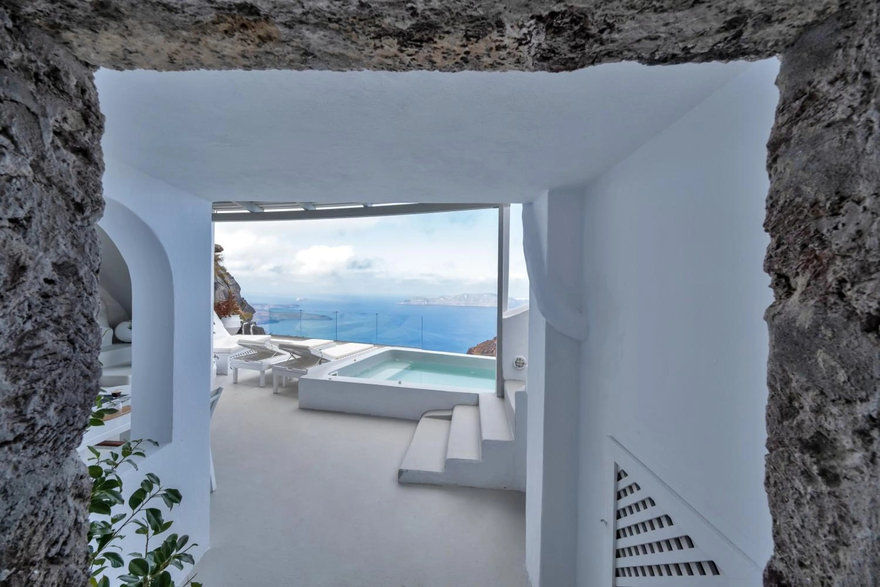 Anemos Cave Suites