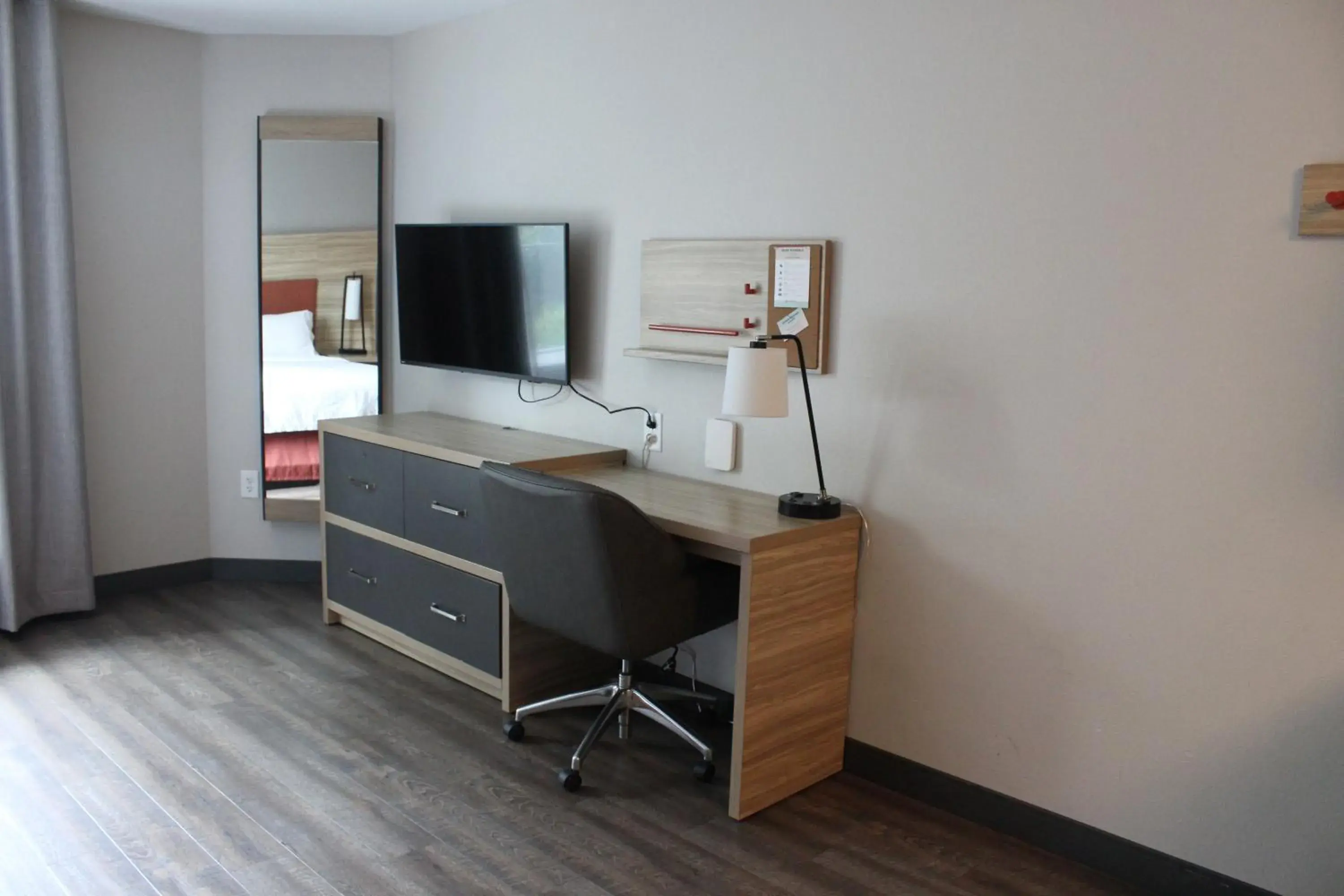 TV and multimedia in Candlewood Suites - Nashville South by IHG TV and multimedia in Candlewood Suites - Nashville South by IHG