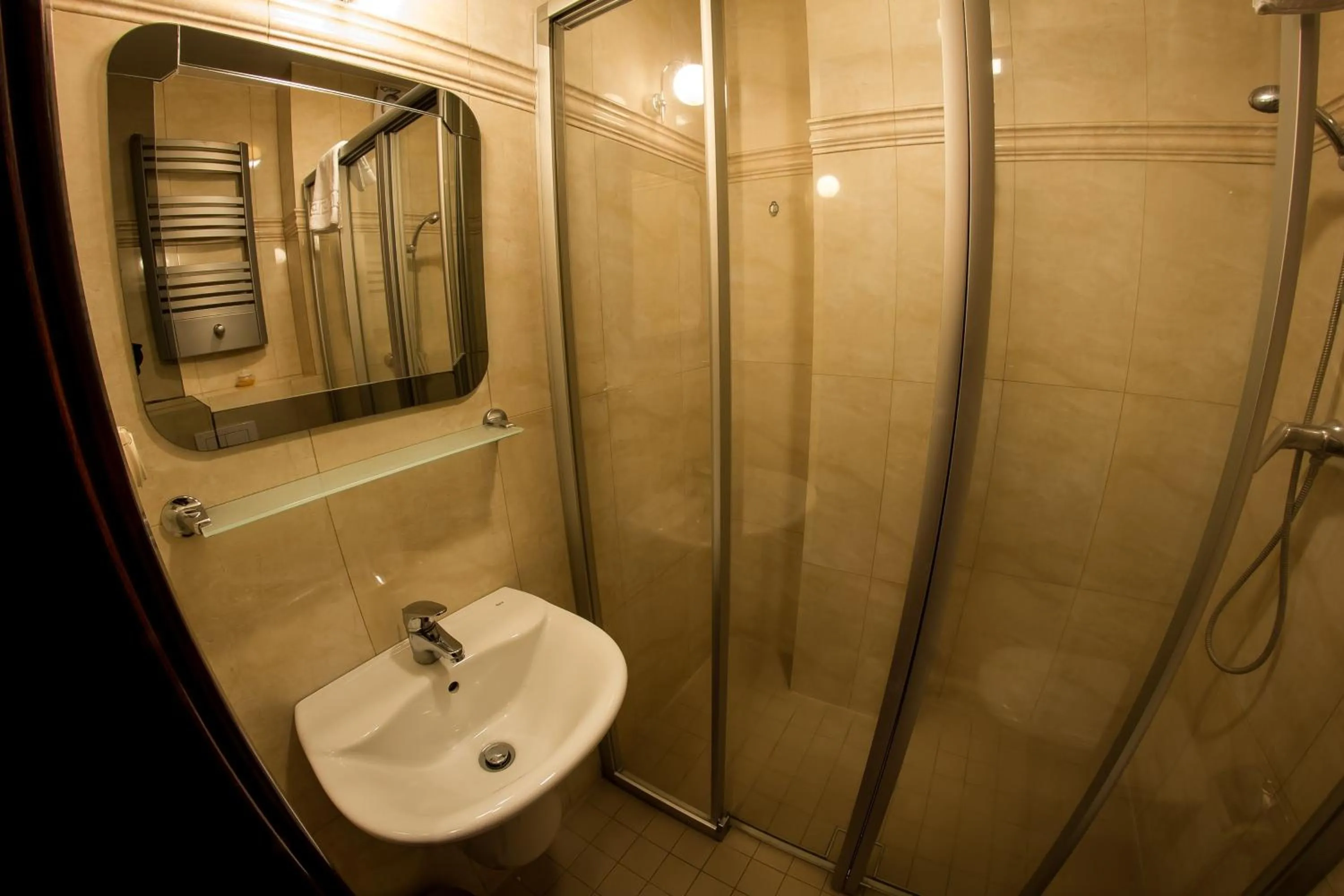 Shower in Hotel Maria