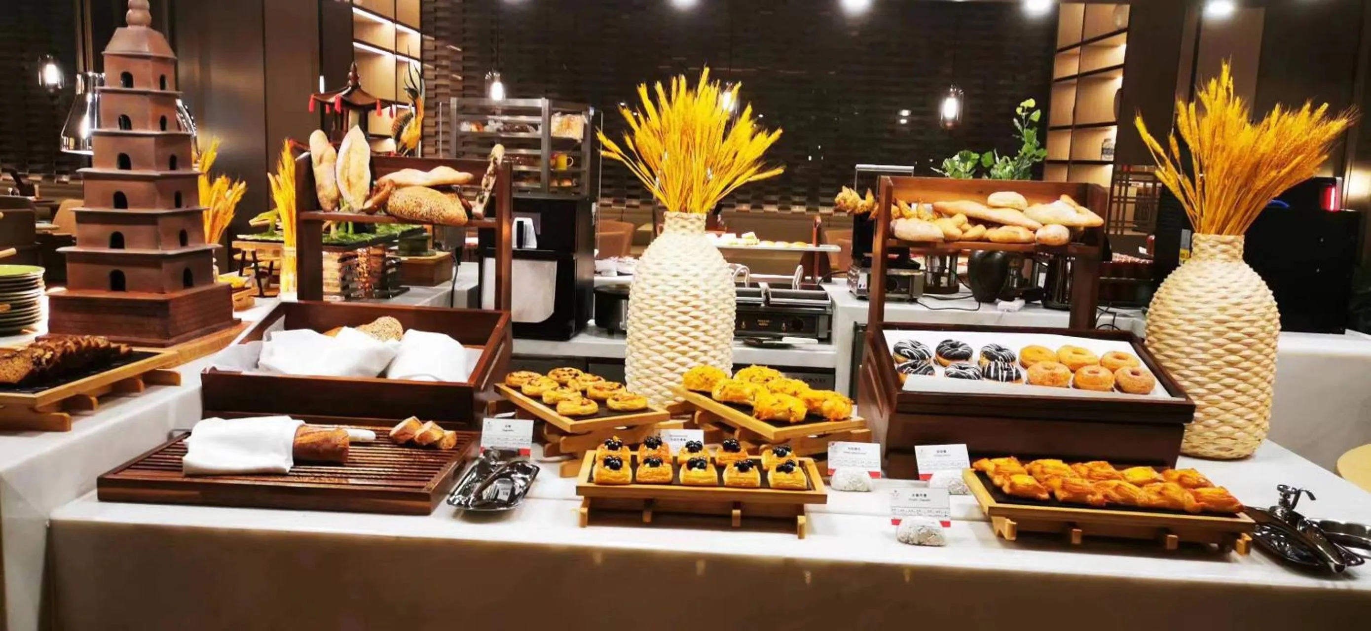 Breakfast in HUALUXE Xi'an Chanba by IHG-西安浐灞华邑酒店-Near Xi'an International Convention Exhibition Center and Shopping mall and The Romantic show of Xi'an-Free Luggage Storage-English Service