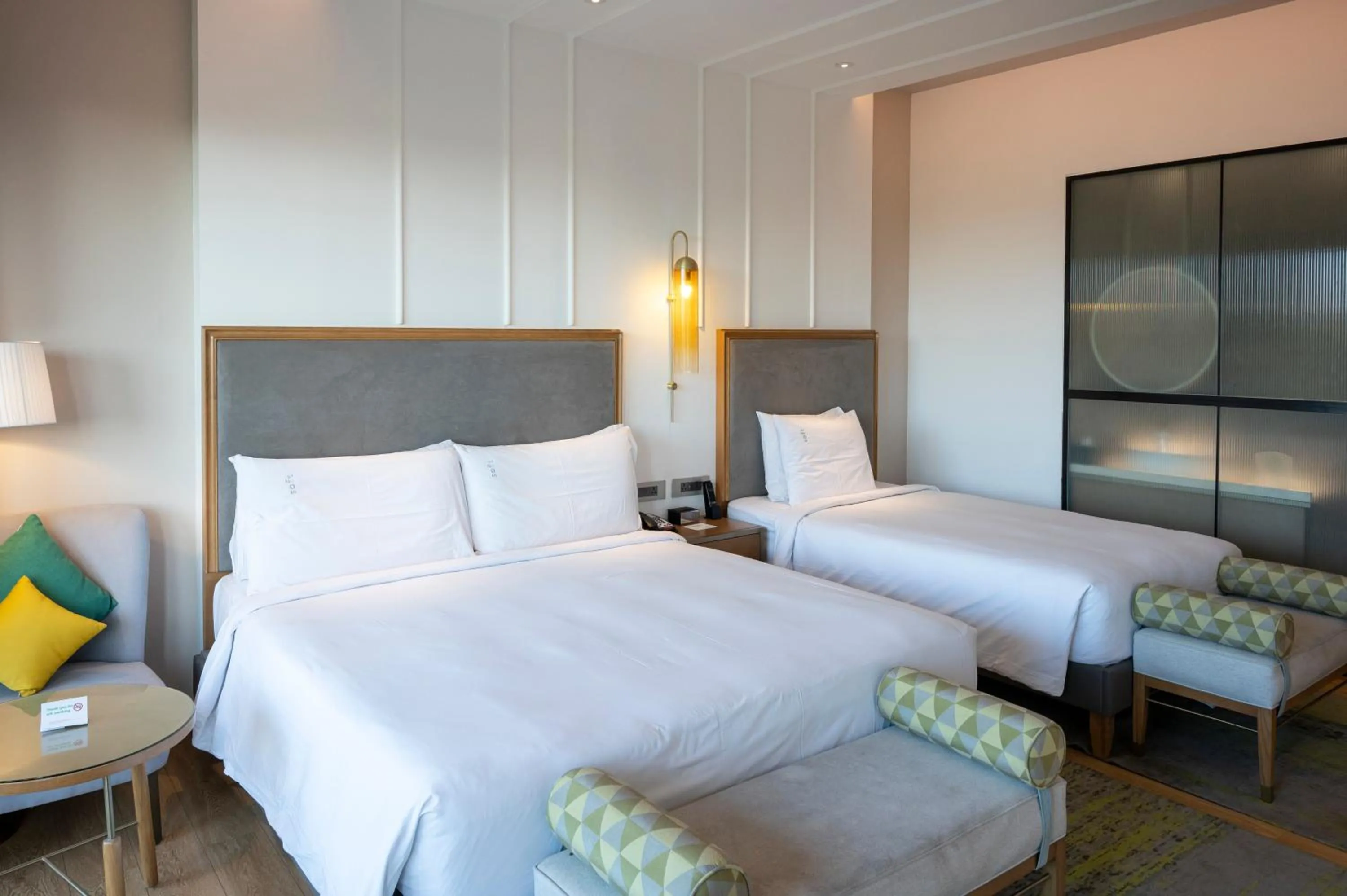 Bedroom, Bed in Holiday Inn Goa Candolim