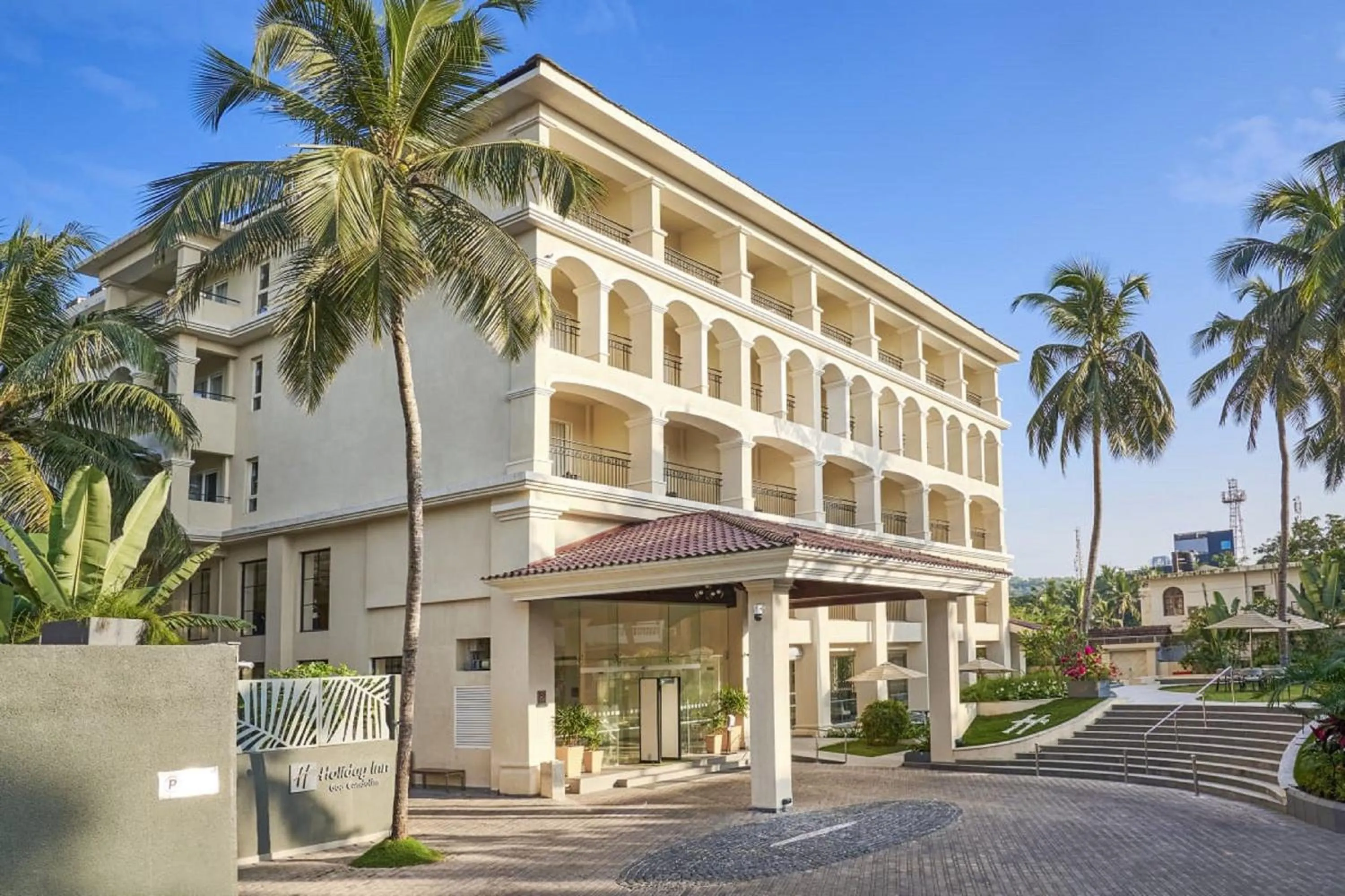 Property building in Holiday Inn Goa Candolim