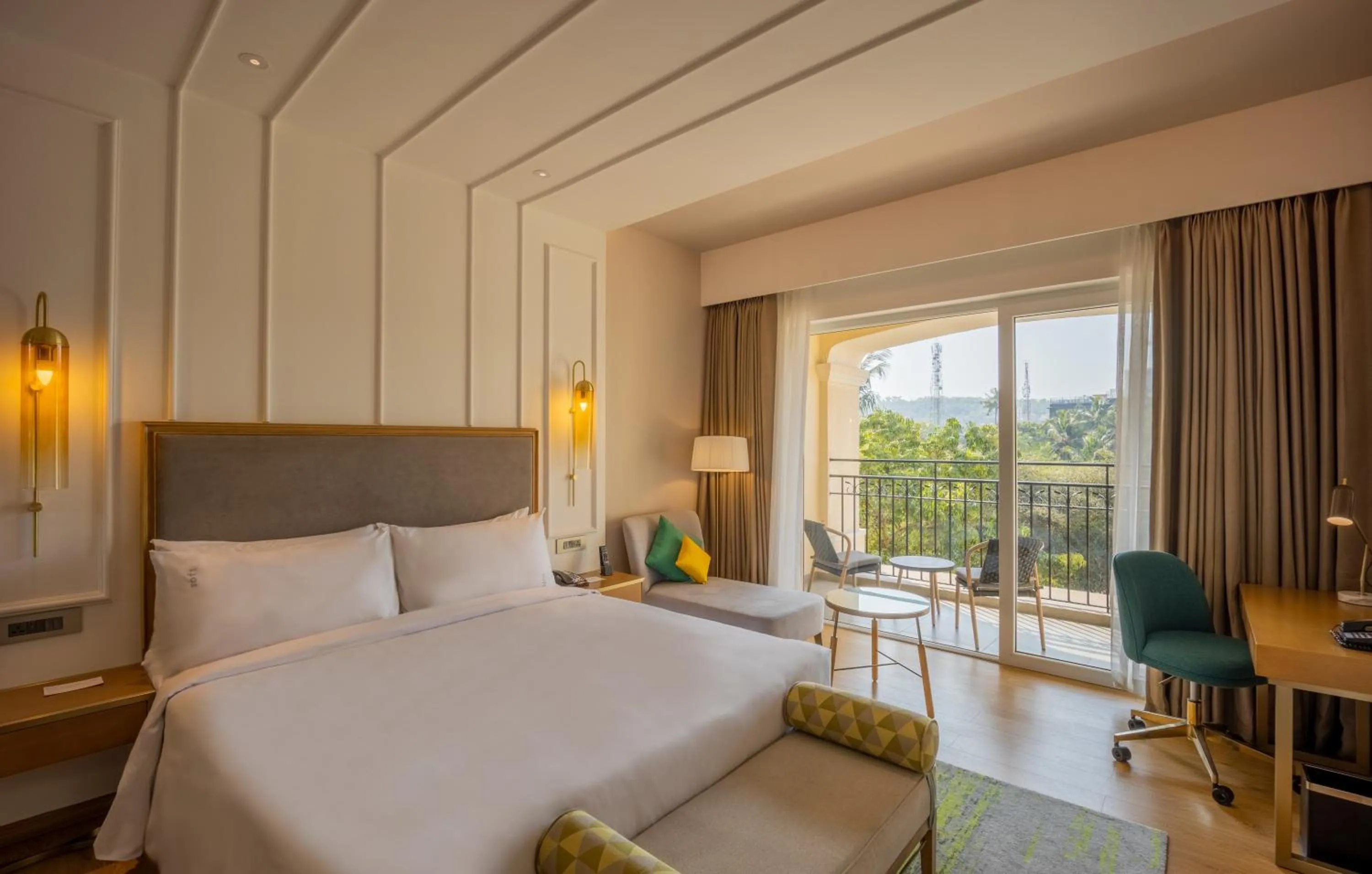 Photo of the whole room, Bed in Holiday Inn Goa Candolim