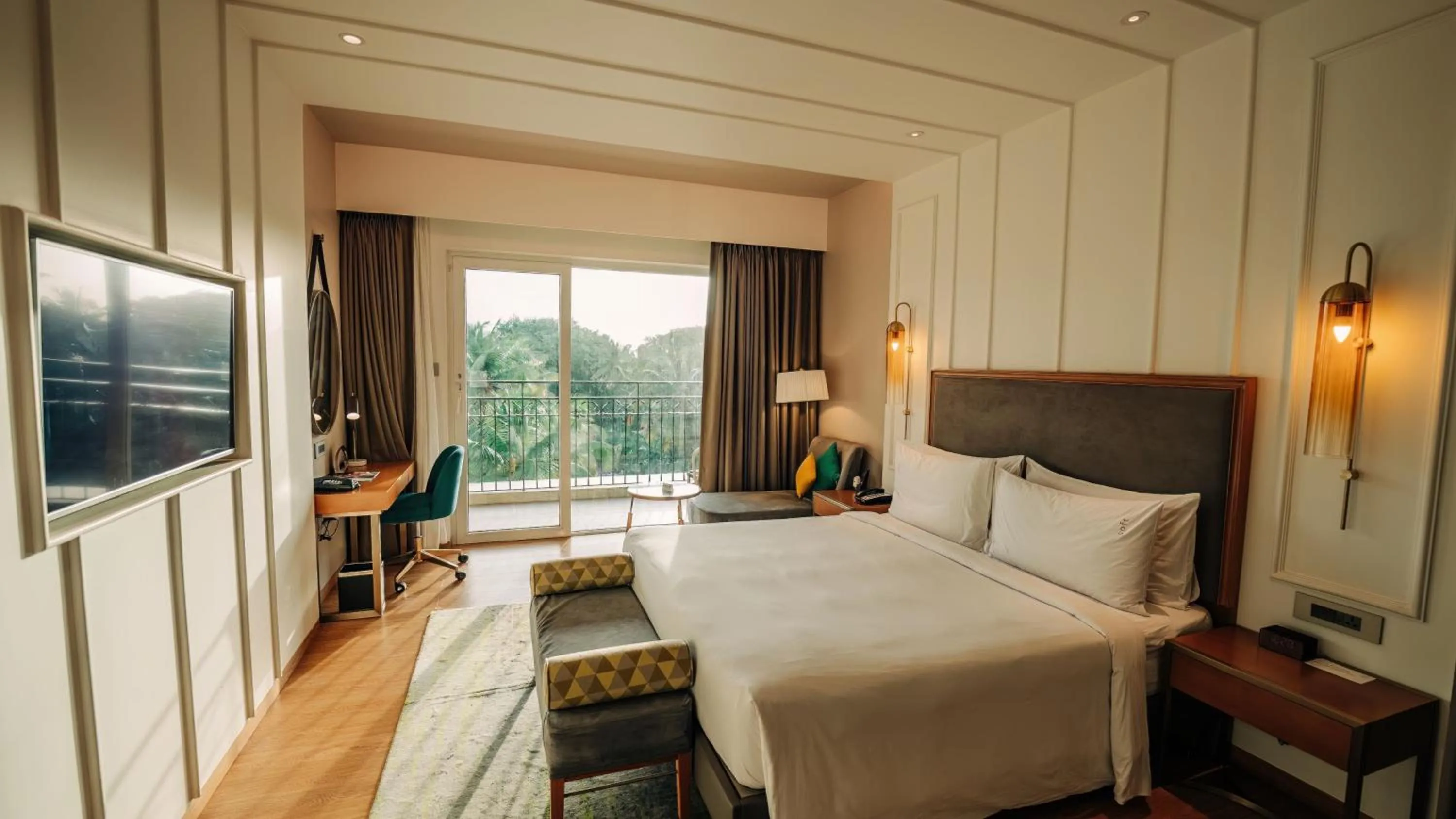 Photo of the whole room, Bed in Holiday Inn Goa Candolim