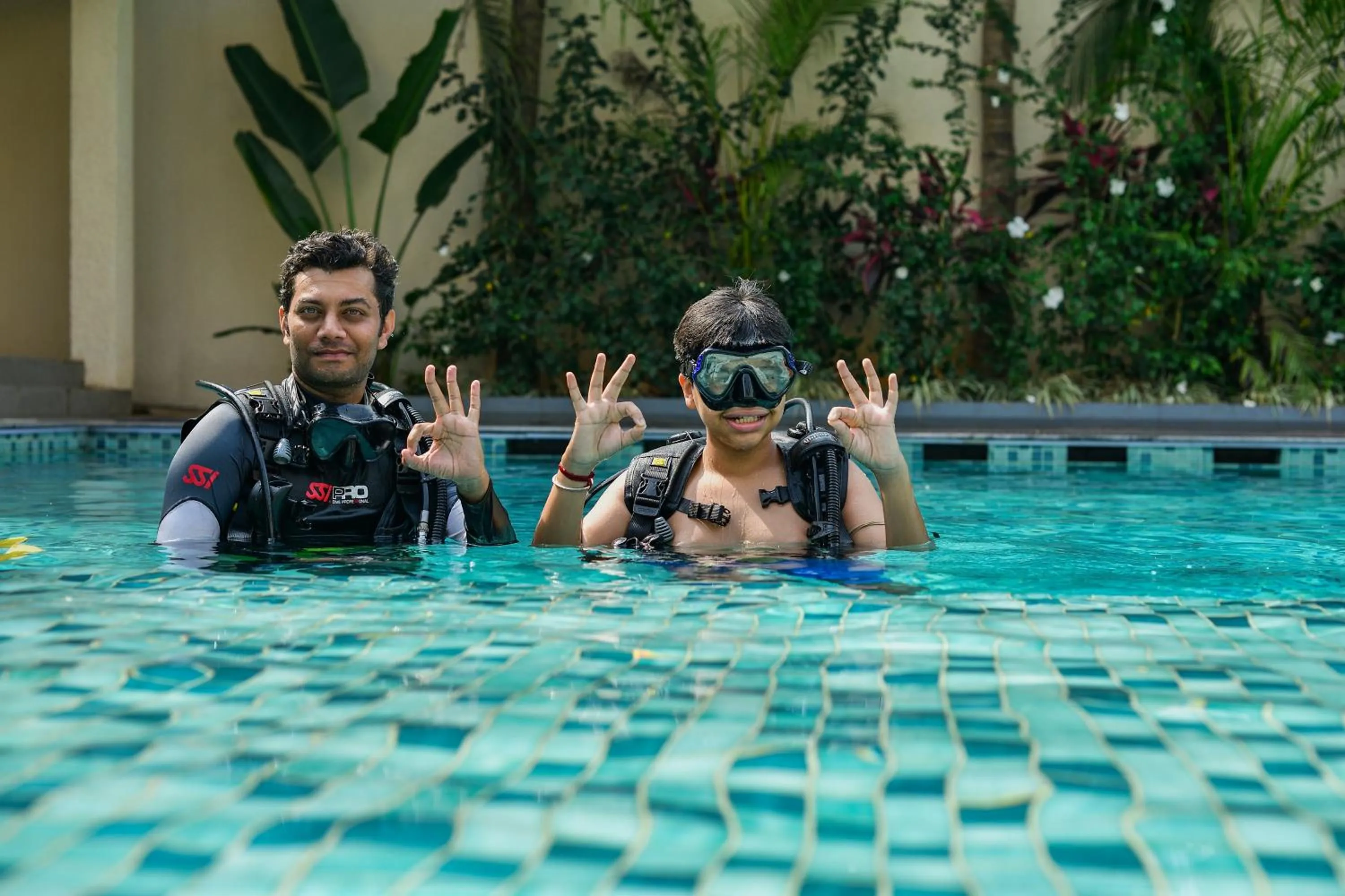 Snorkeling in Holiday Inn Goa Candolim