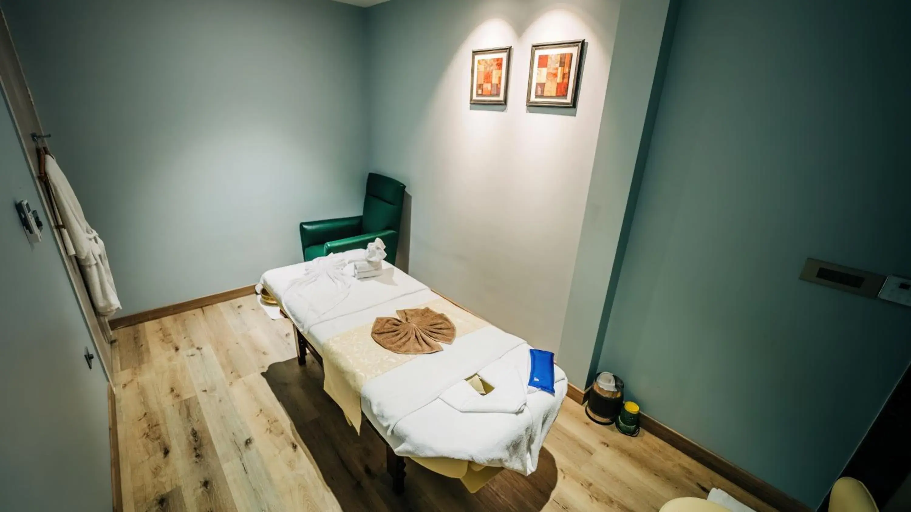 Spa and wellness centre/facilities, Bed in Holiday Inn Goa Candolim Spa and wellness centre/facilities, Bed in Holiday Inn Goa Candolim