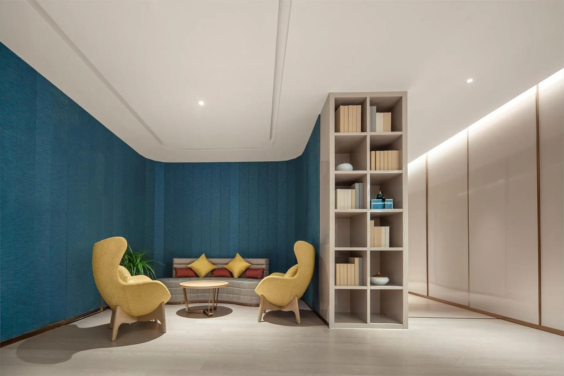 Lounge or bar in Holiday Inn Fuyang by IHG