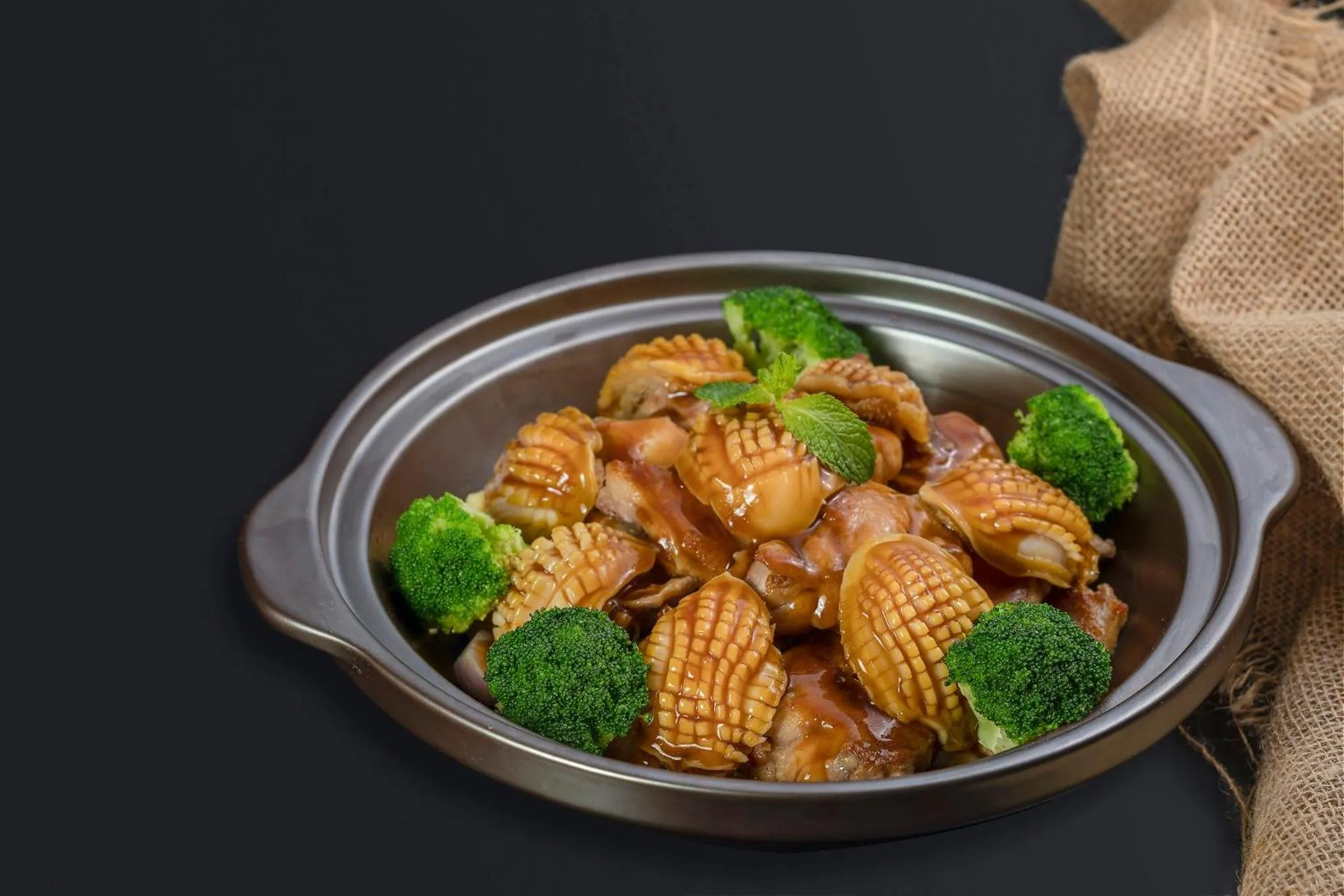 Restaurant/places to eat in Holiday Inn Fuyang by IHG