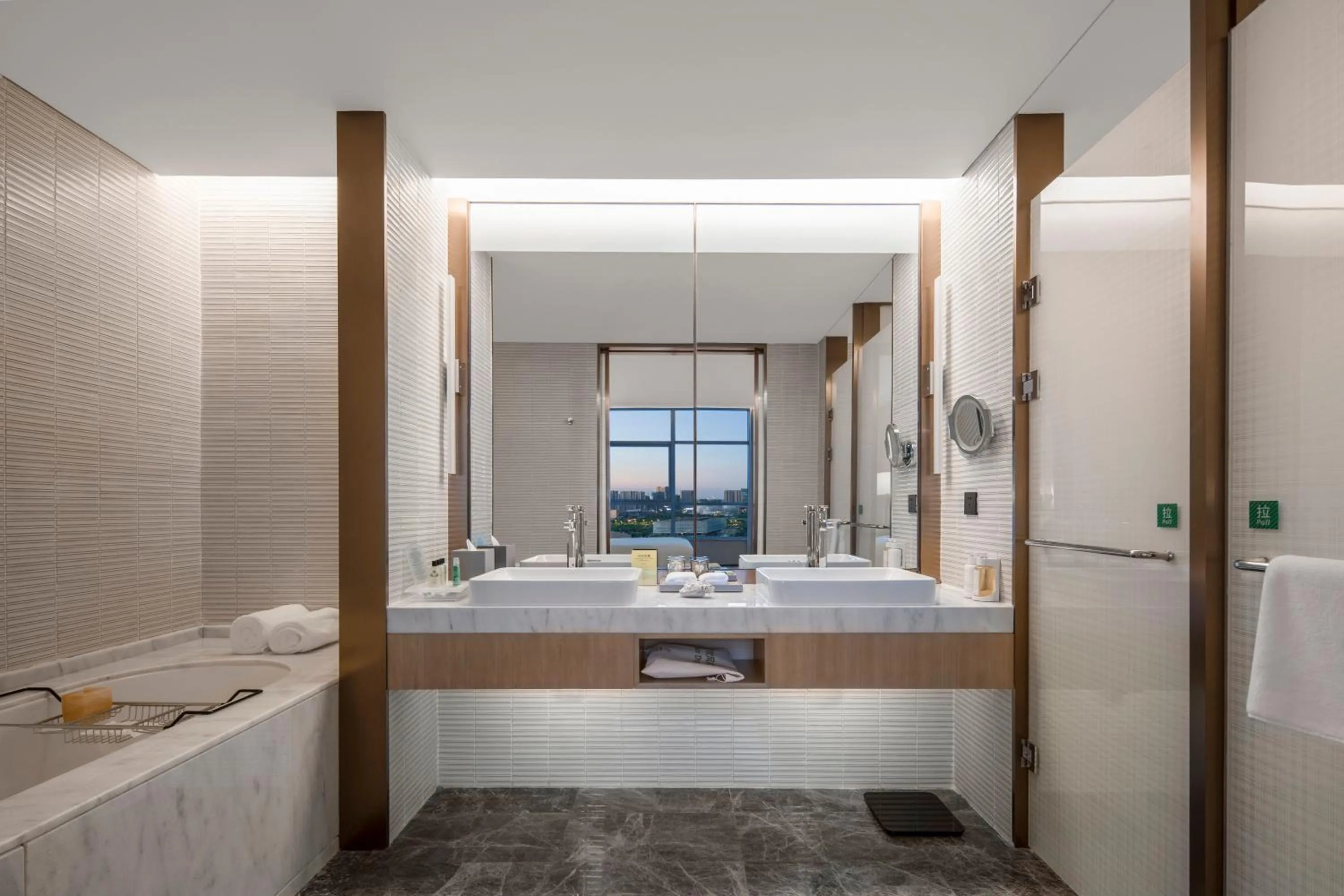 Bedroom in Holiday Inn Fuyang by IHG