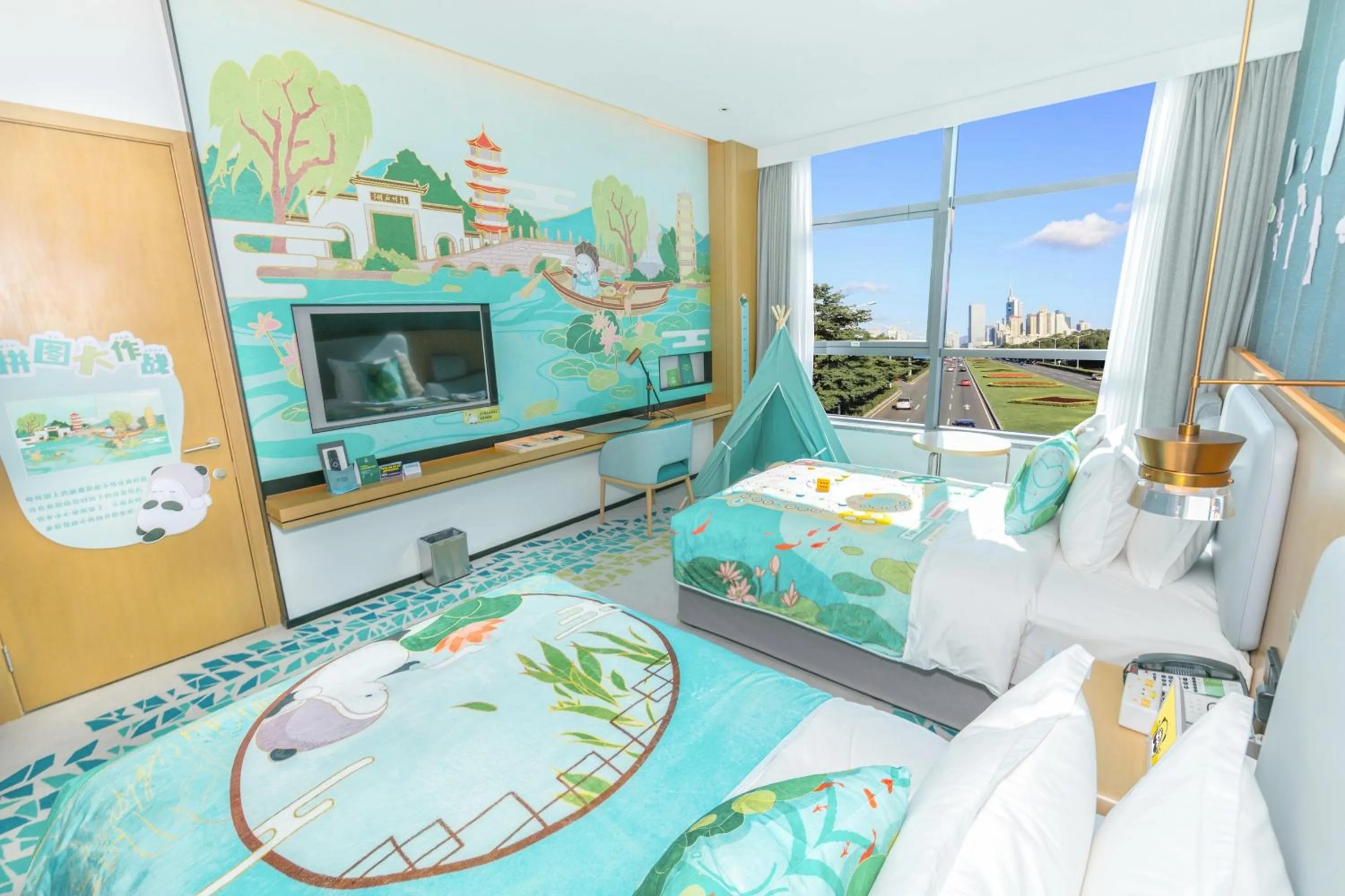 Photo of the whole room, Bed in Holiday Inn Fuyang by IHG