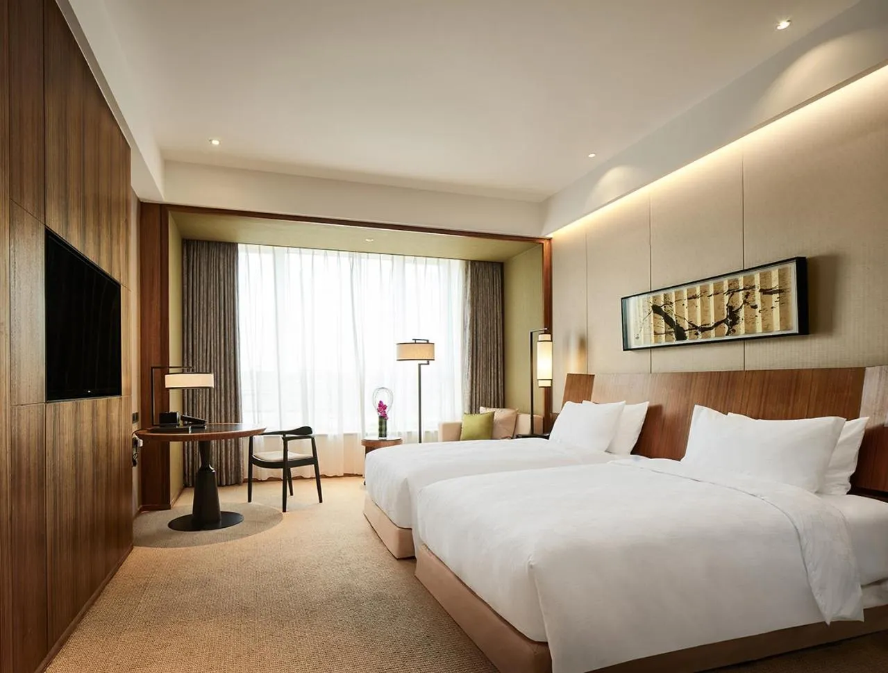 Bedroom, Bed in HUALUXE Ningbo Harbor City
