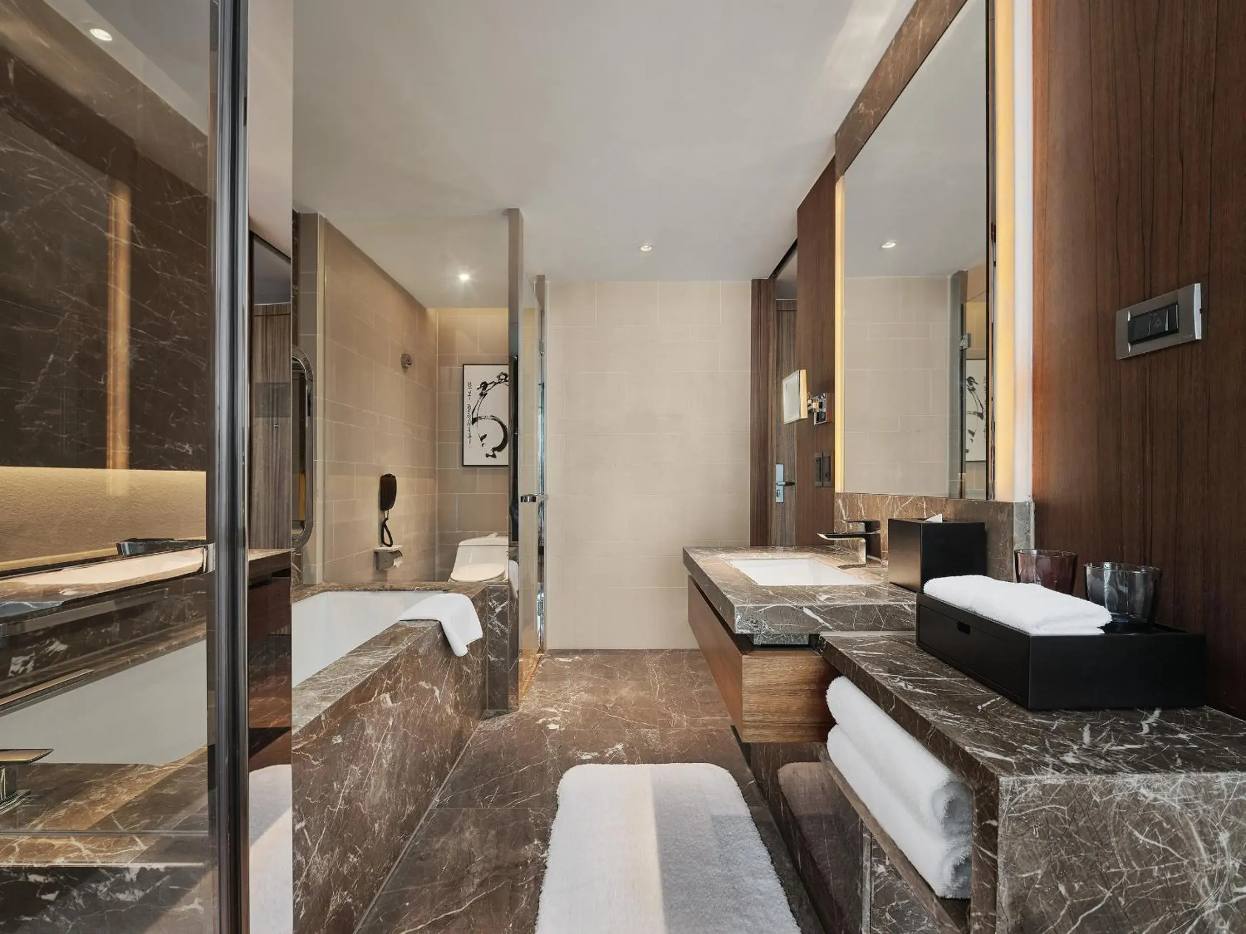 Standard Room in HUALUXE Ningbo Harbor City Standard Room in HUALUXE Ningbo Harbor City