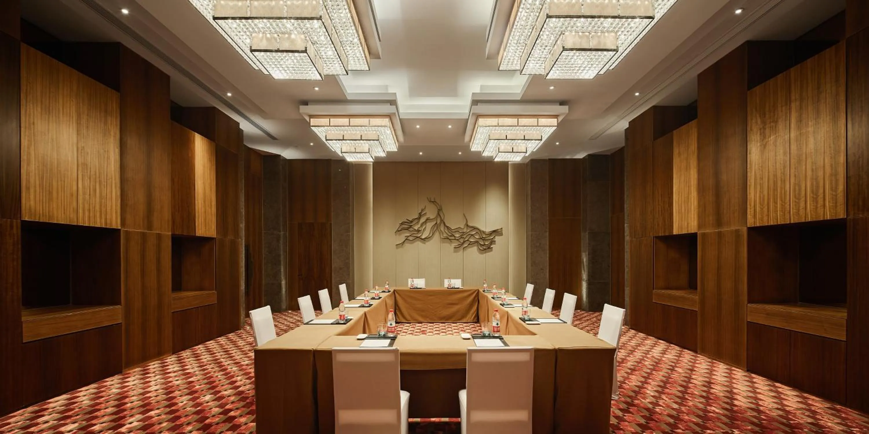 Meeting/conference room in HUALUXE Ningbo Harbor City