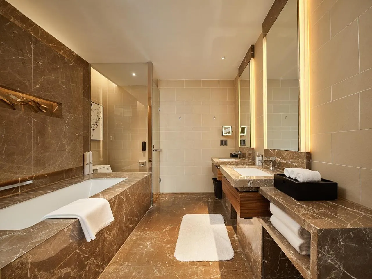 Toilet, Bed in HUALUXE Ningbo Harbor City