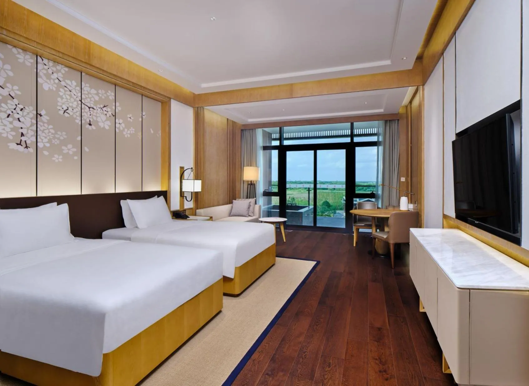 Bed in HUALUXE Suzhou Bay Hot Spring Resort