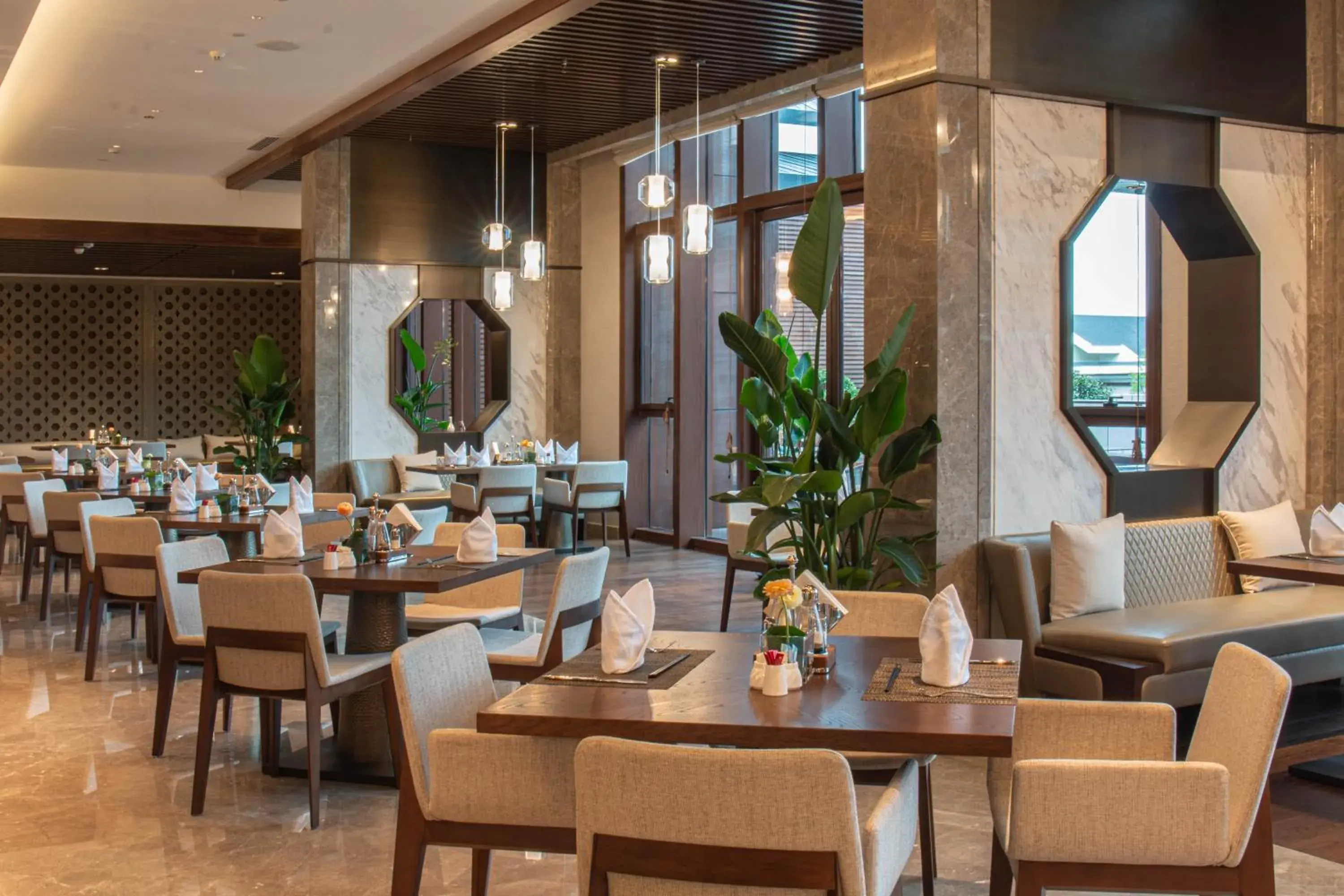 Restaurant/places to eat in HUALUXE Suzhou Bay Hot Spring Resort Restaurant/places to eat in HUALUXE Suzhou Bay Hot Spring Resort