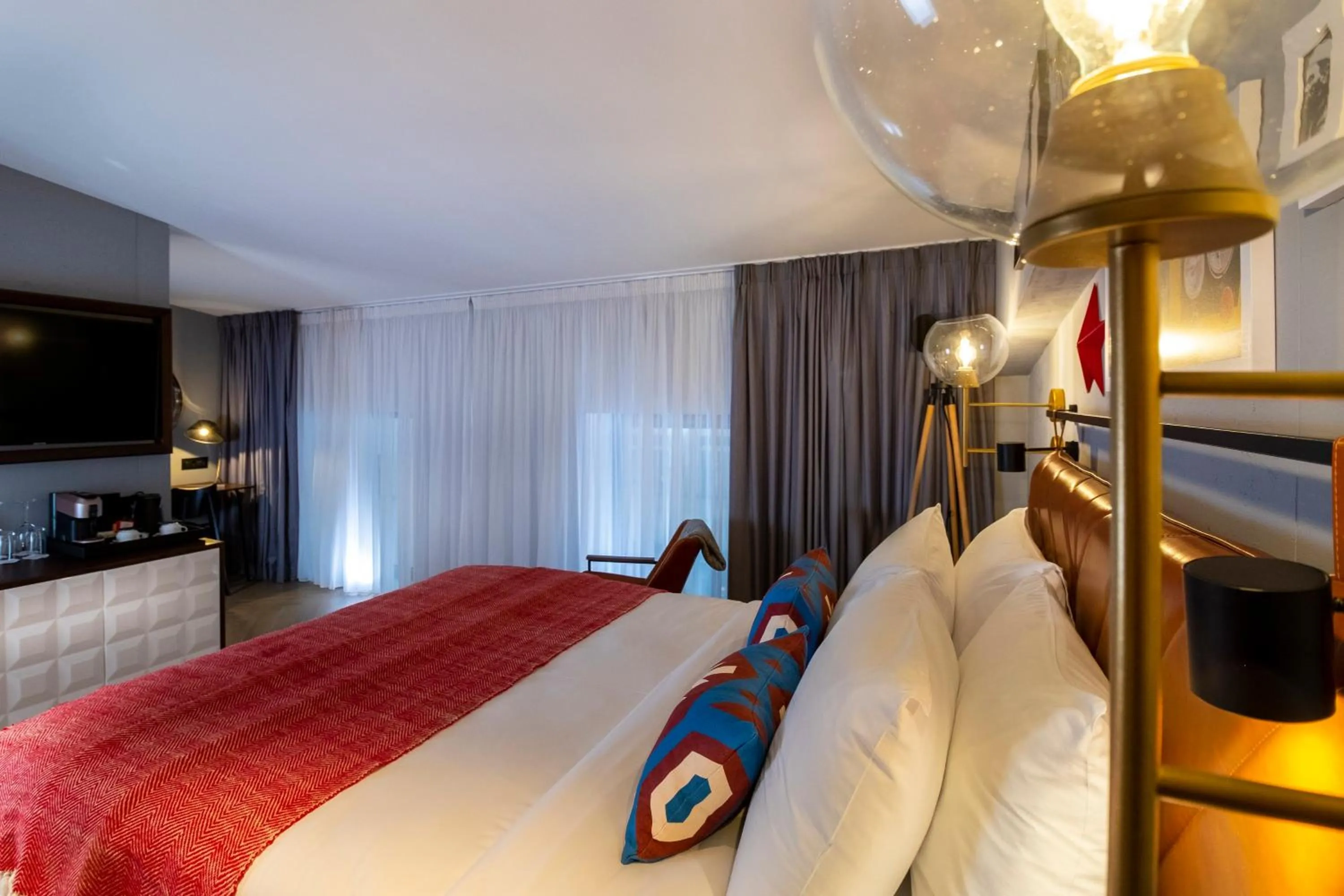 Photo of the whole room, Bed in Hotel Indigo Belgrade by IHG