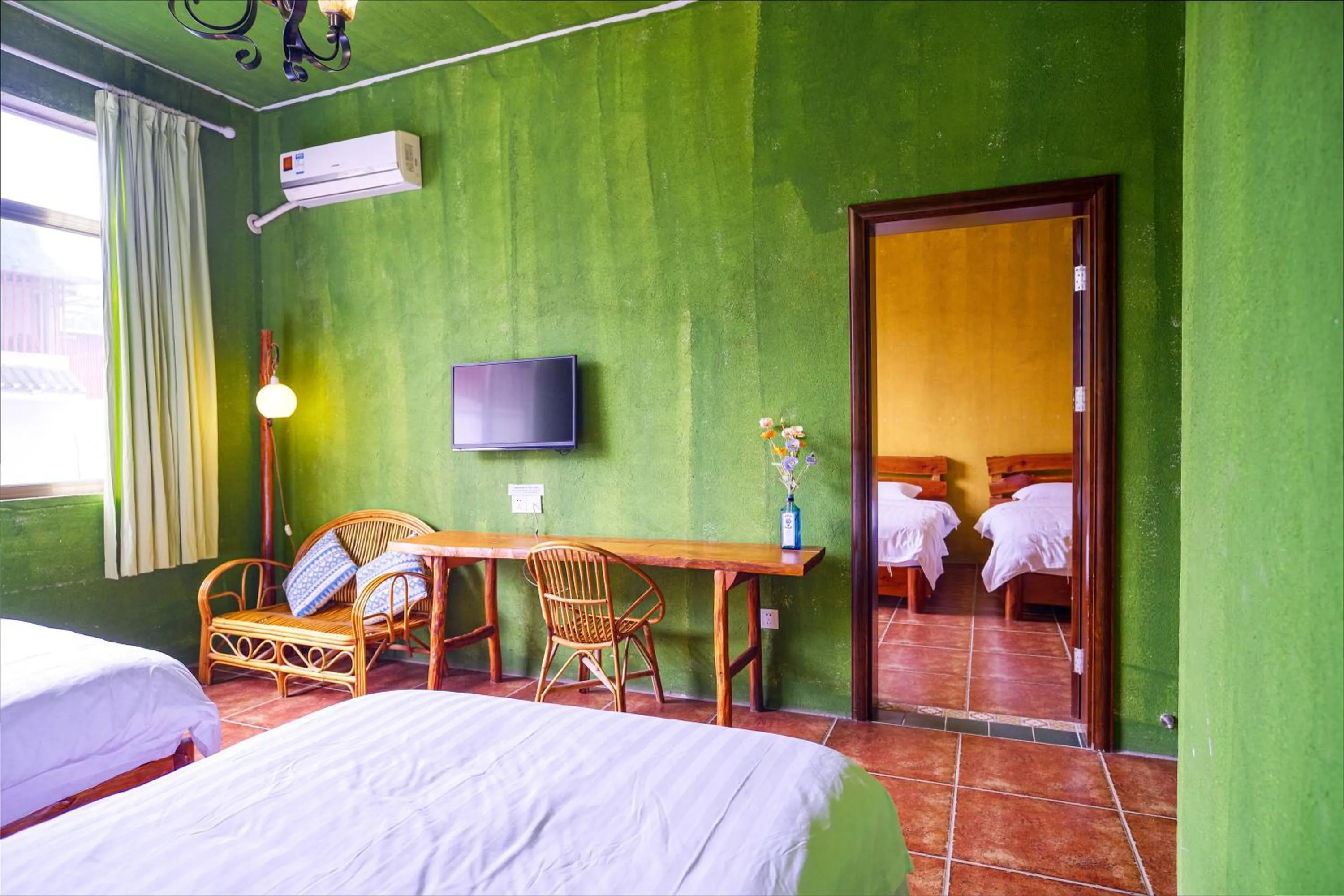 On site, Bed in YangShuo Eden Inn