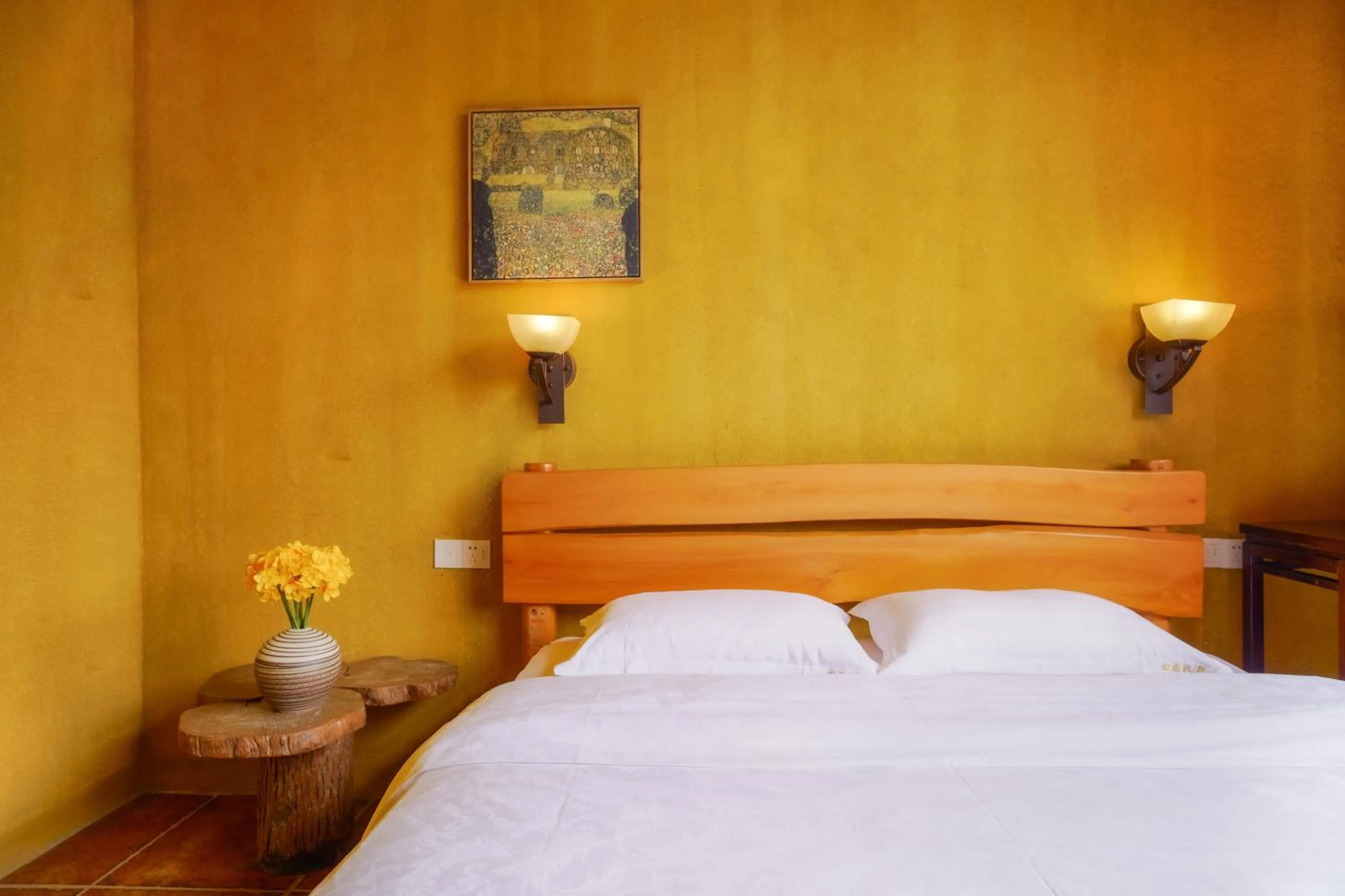 On site, Bed in YangShuo Eden Inn