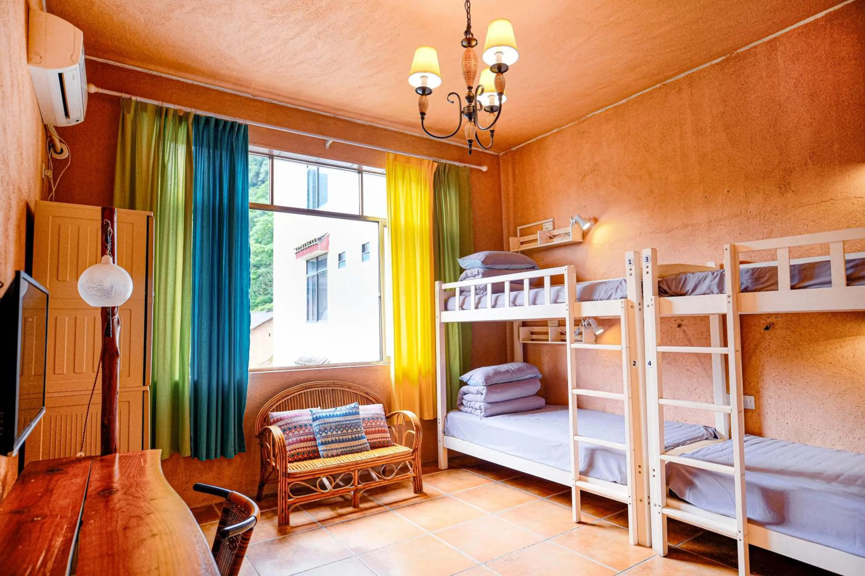 On site, Bed in YangShuo Eden Inn