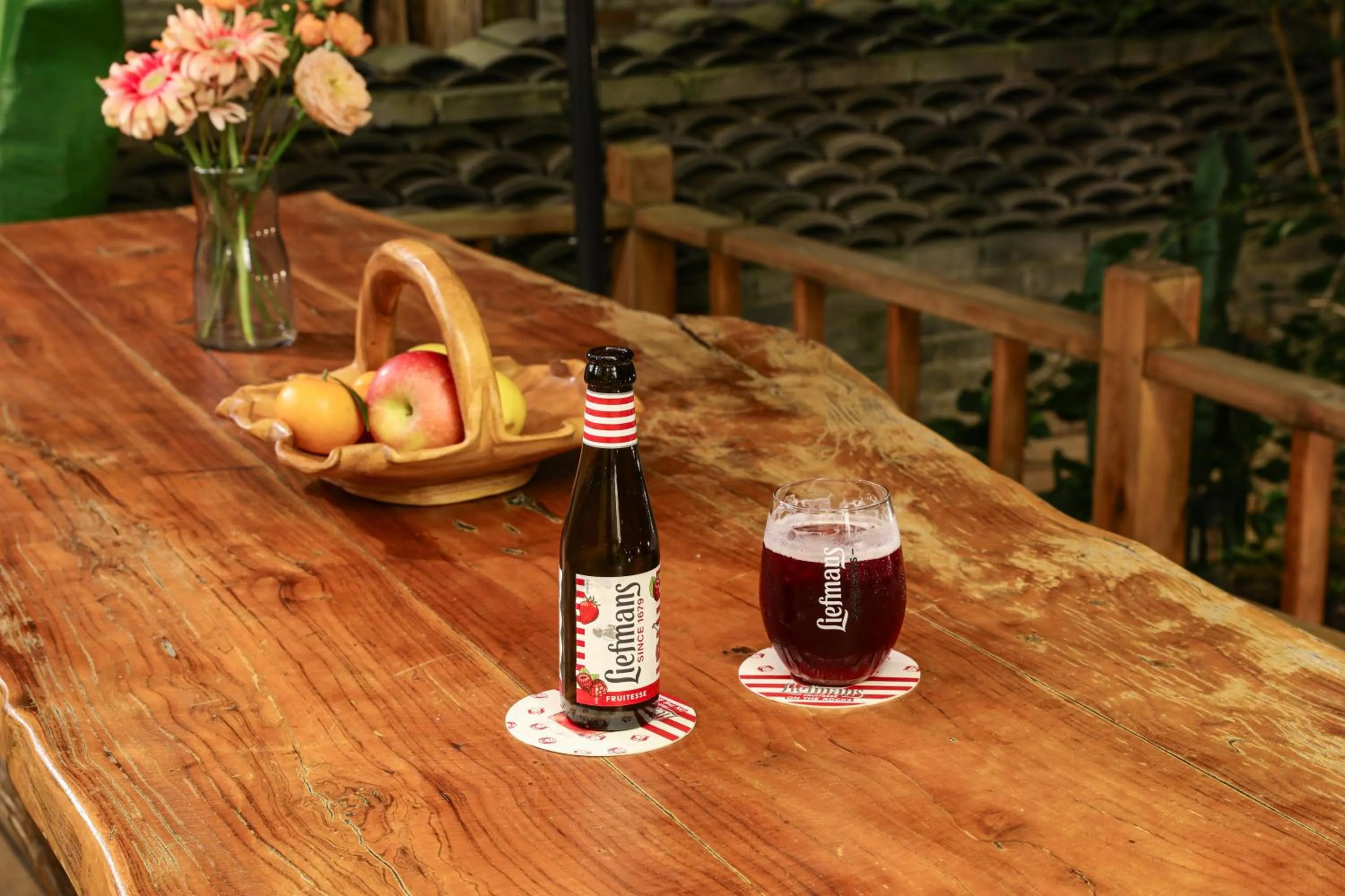 Lounge or bar in YangShuo Eden Inn