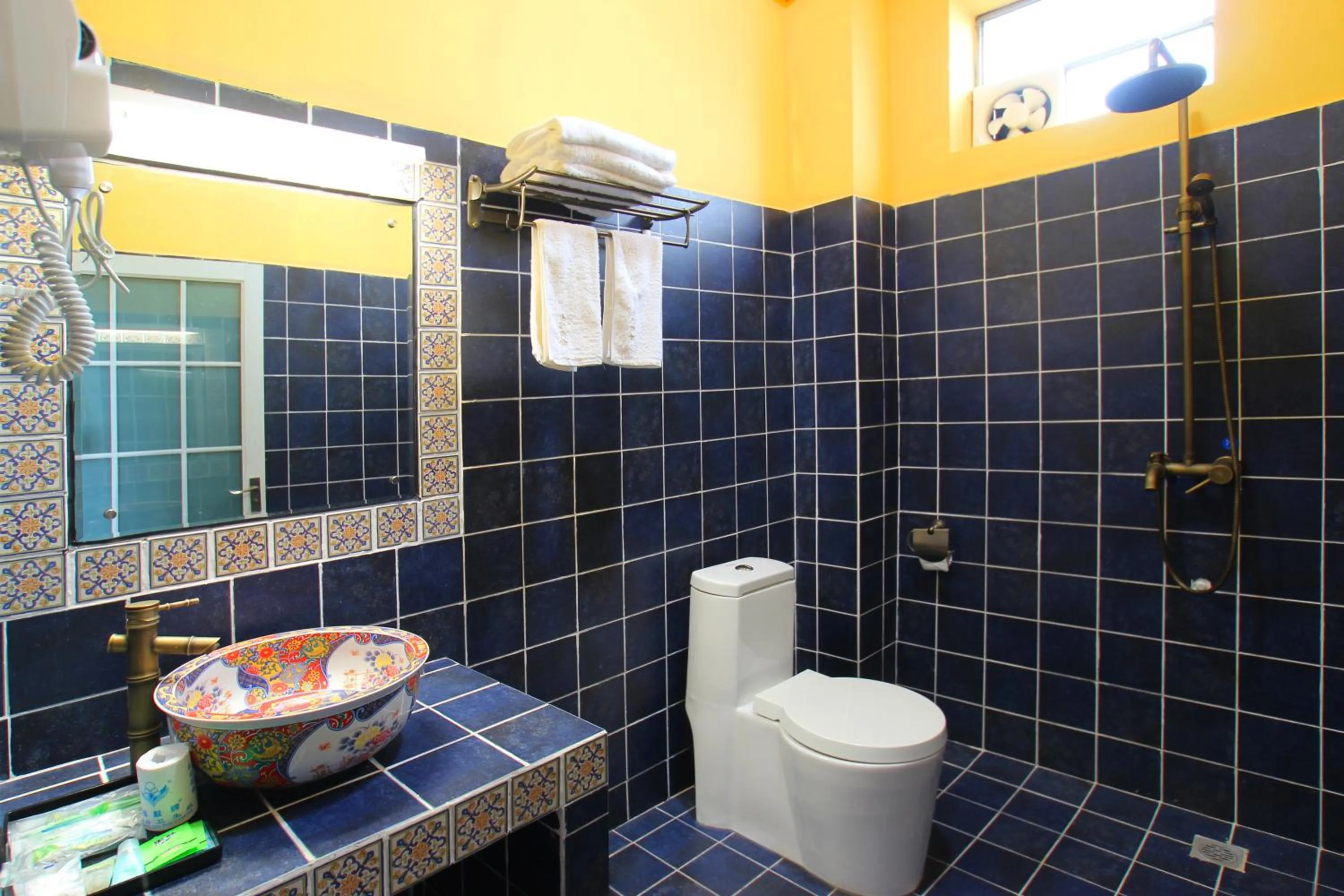 Toilet in YangShuo Eden Inn