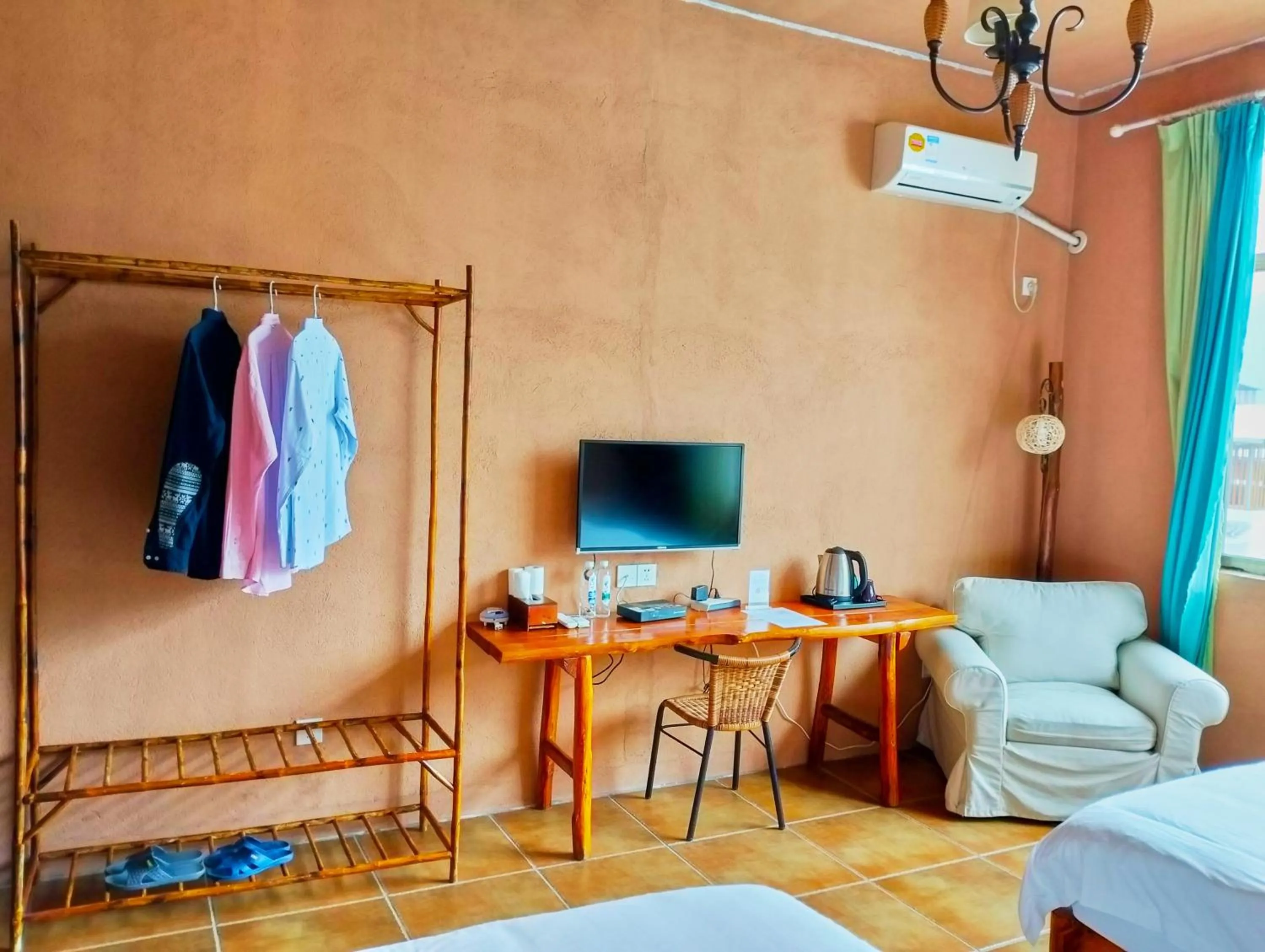 Seating area, Bed in YangShuo Eden Inn