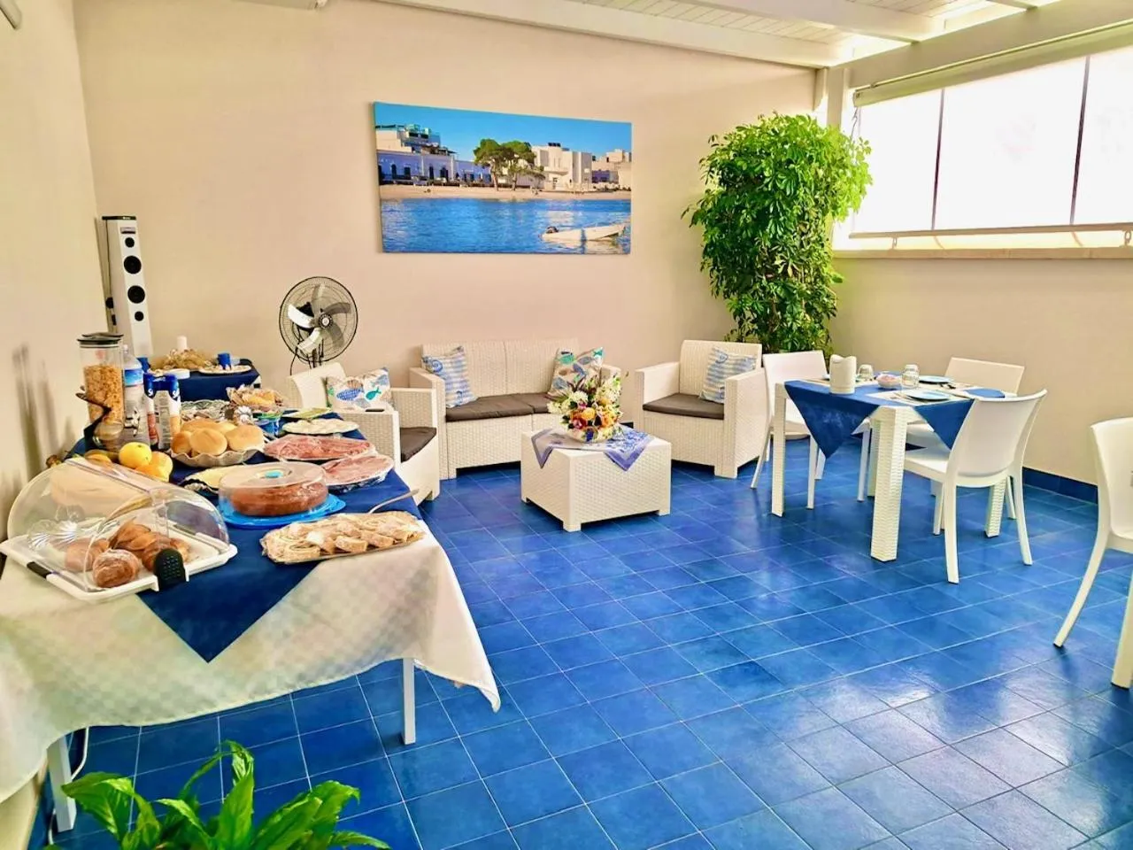 Dining area in B&B Mareluce