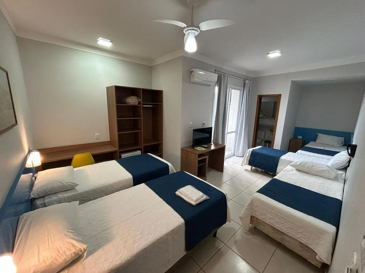 Bed in Vinds Economic Hotel