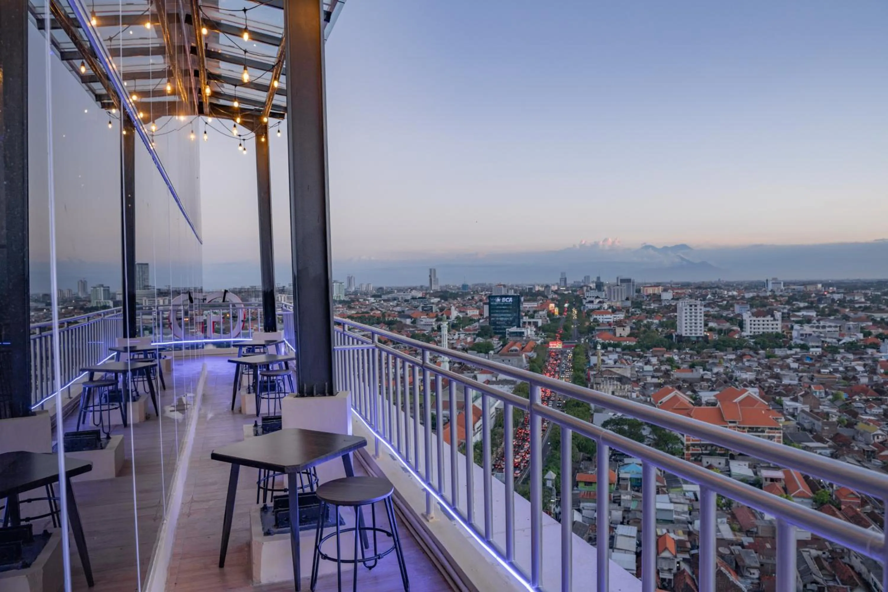 Lounge or bar in Goldvitel Hotel Surabaya