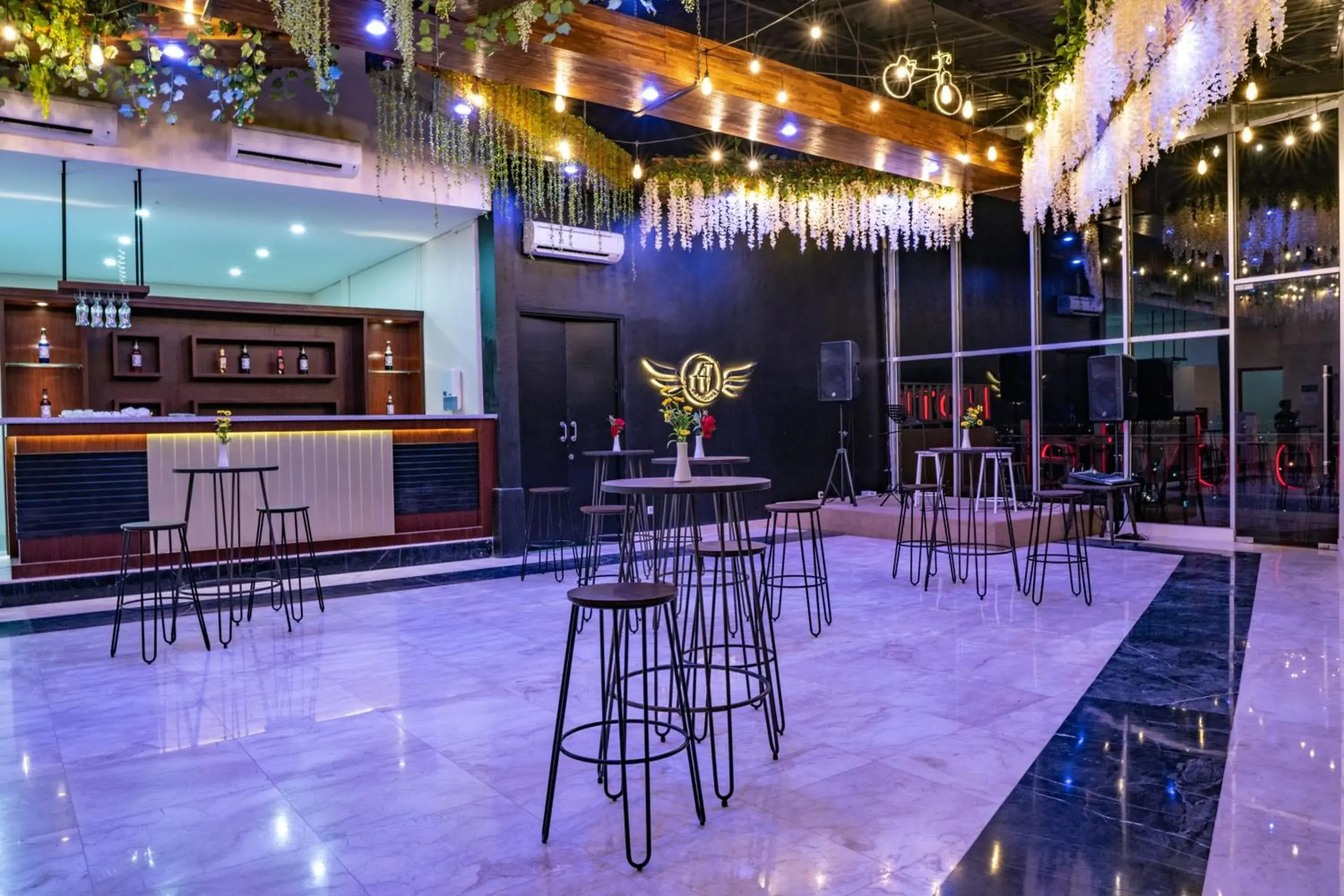 Lounge or bar in Goldvitel Hotel Surabaya Lounge or bar in Goldvitel Hotel Surabaya